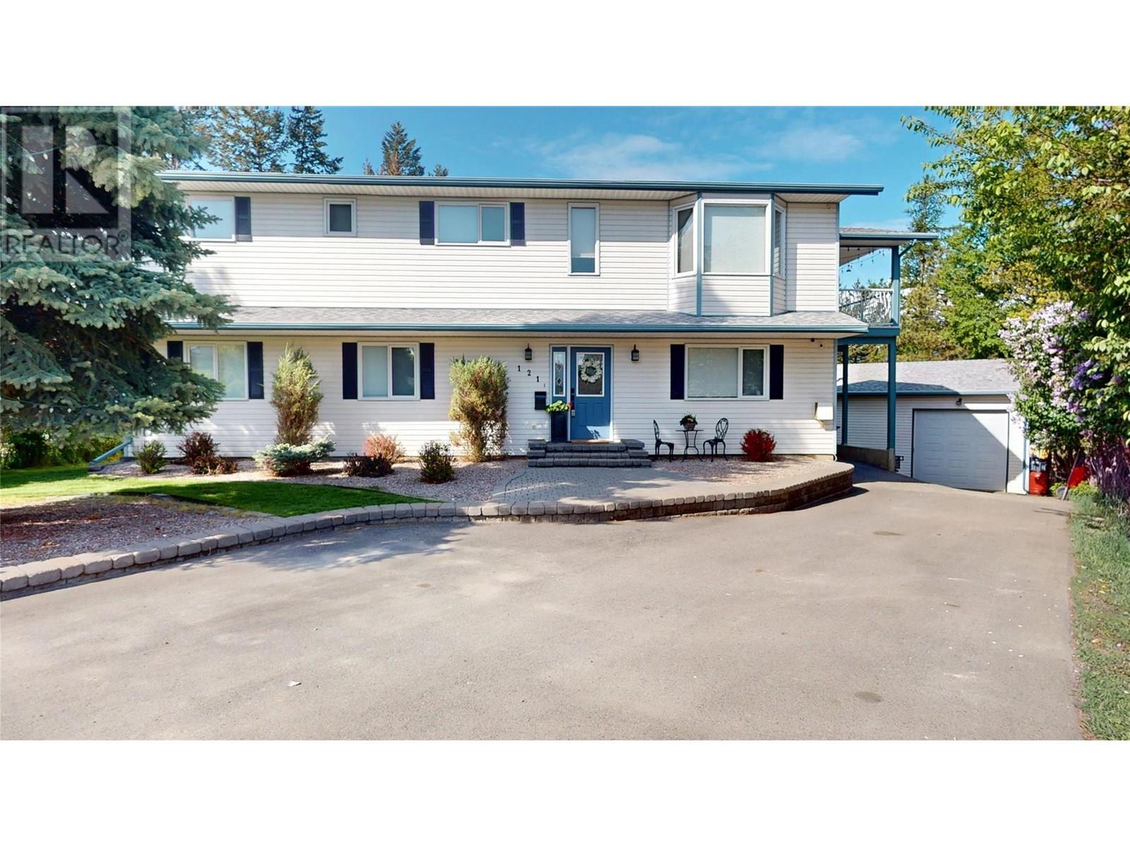121 10th Street S, Cranbrook, British Columbia  V1C 4P5 - Photo 2 - 10349373