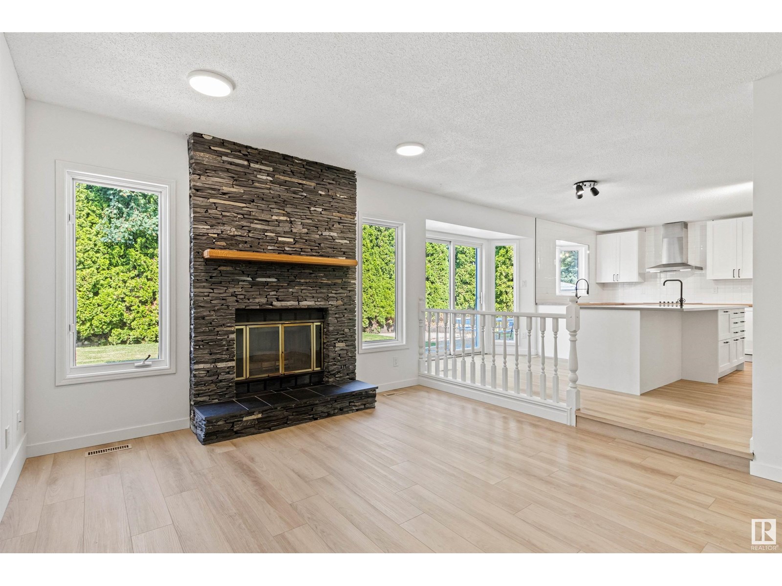 Property at 36 LANGHOLM DR image 3