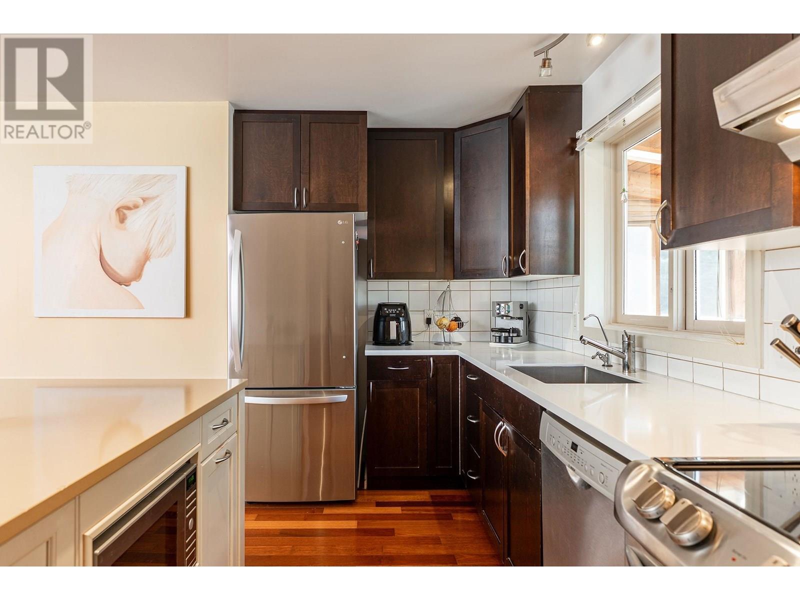 585 Artisan Lane, Bowen Island, British Columbia  V0N 1G2 - Photo 12 - C8070099