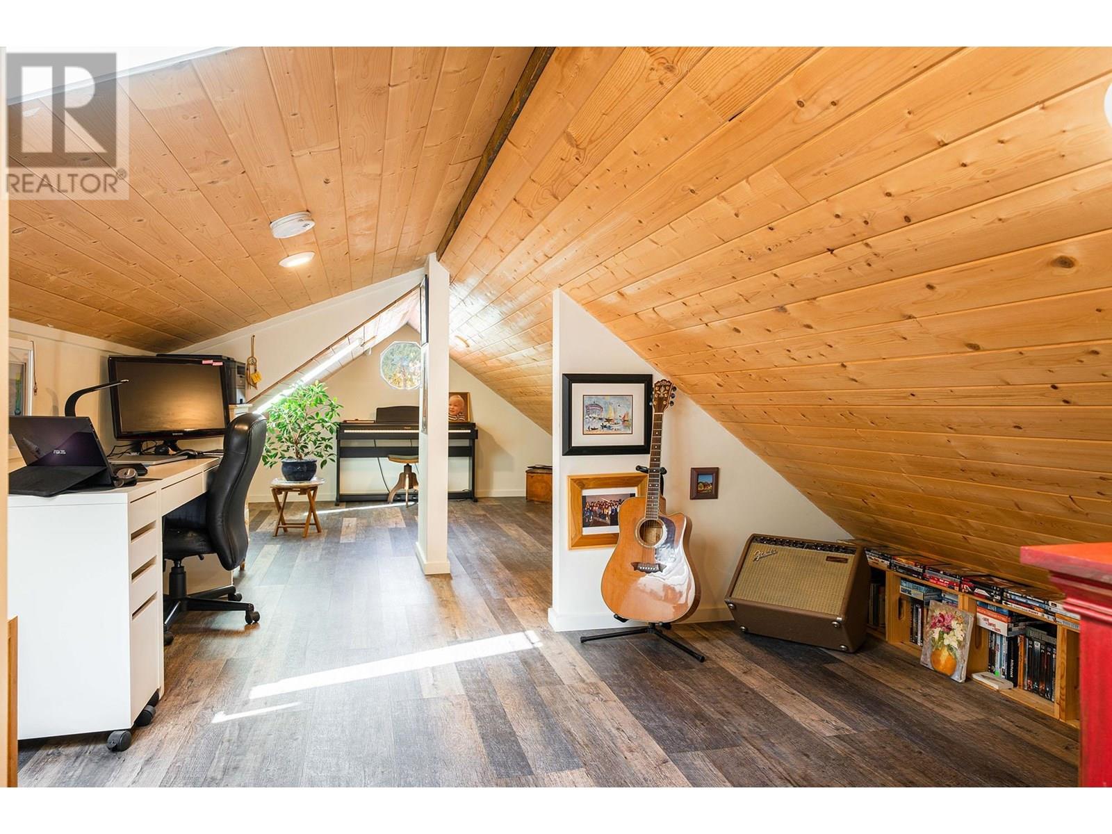 585 Artisan Lane, Bowen Island, British Columbia  V0N 1G2 - Photo 24 - C8070099