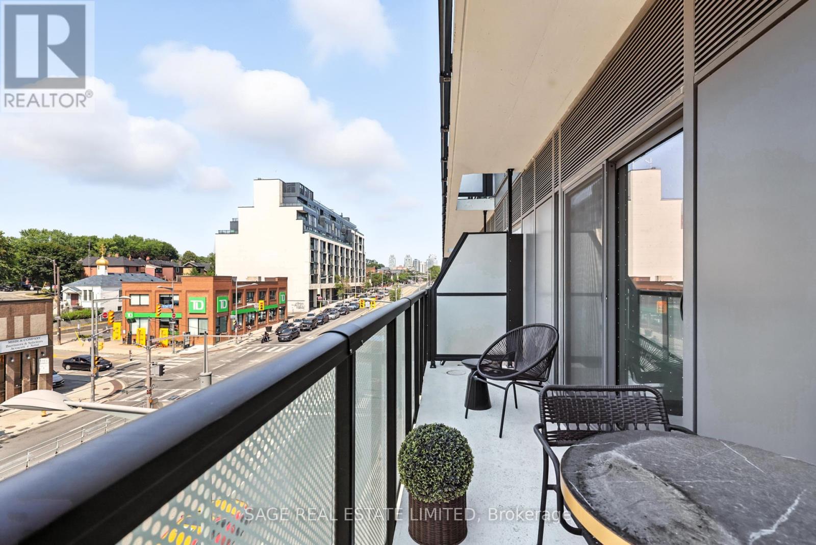 301 - 863 St Clair Avenue W, Toronto, Ontario  M6C 1C4 - Photo 13 - C12302613
