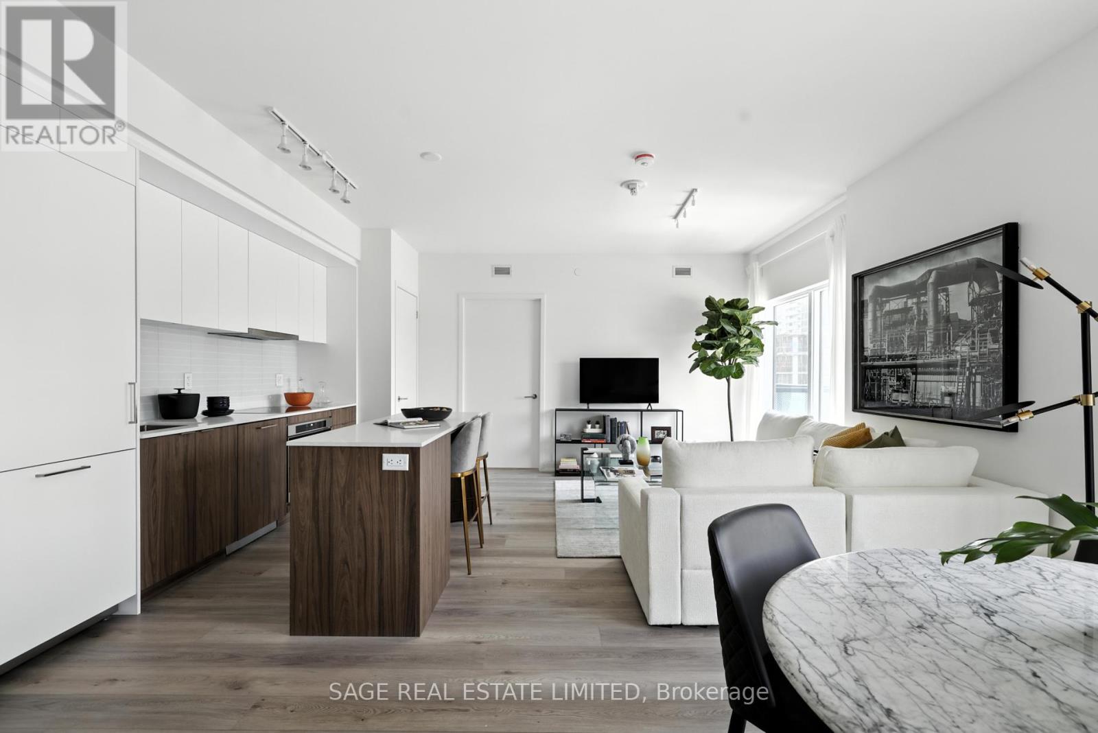 301 - 863 St Clair Avenue W, Toronto, Ontario  M6C 1C4 - Photo 3 - C12302613