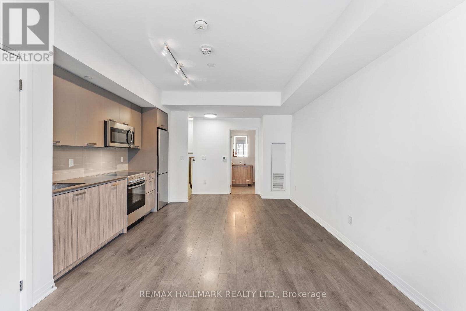 Th 103 - 2301 Danforth Avenue, Toronto, Ontario  M4C 1K5 - Photo 7 - E12302580