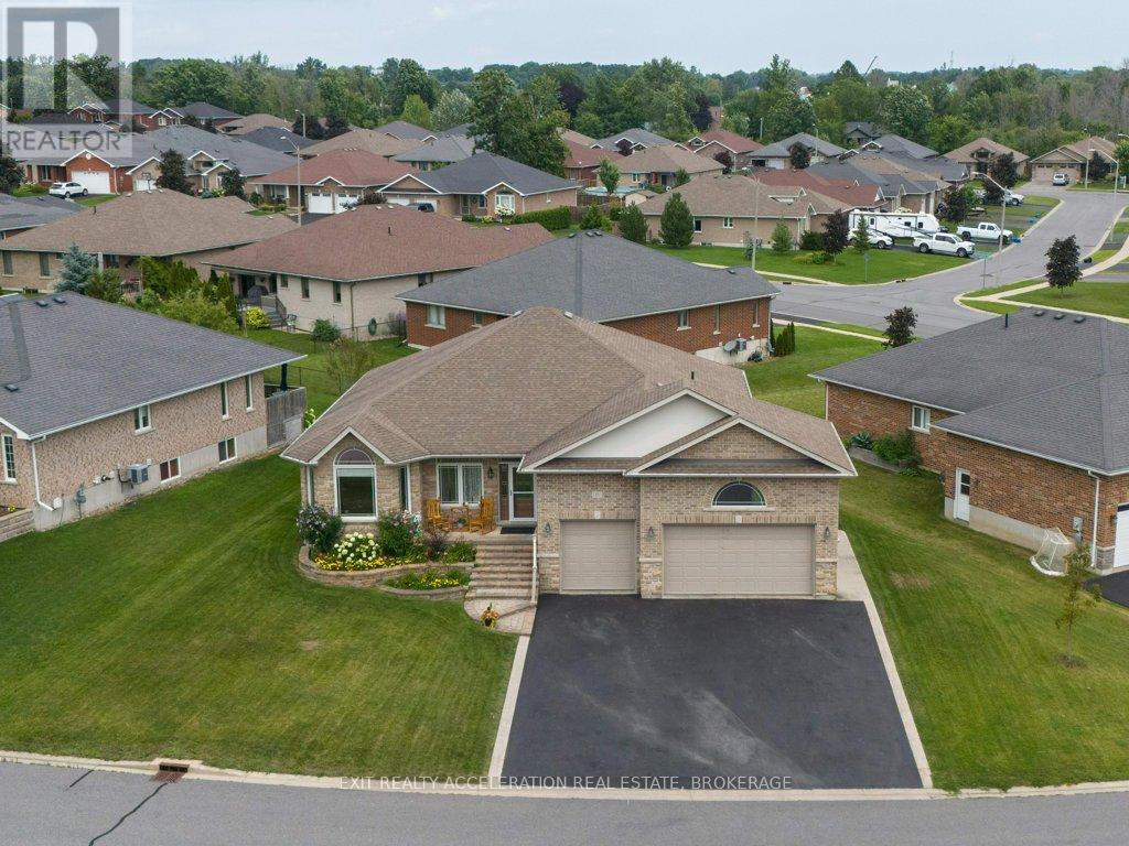 Property at 63 ASHWOOD CRESCENT image 3