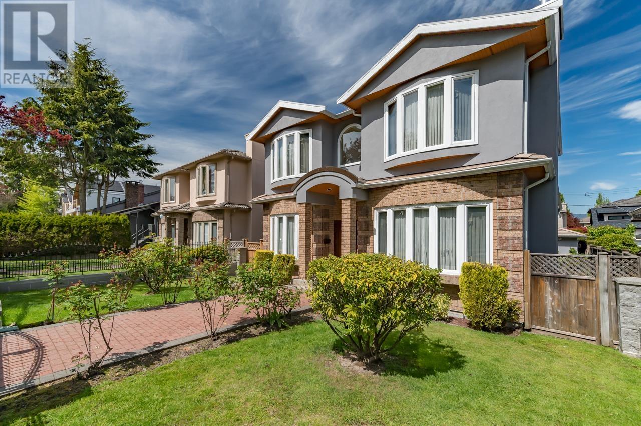 Listing Picture 2 of 29 : 2727 W 24 AVENUE, Vancouver / 溫哥華 - 魯藝地產 Yvonne Lu Group - MLS Medallion Club Member