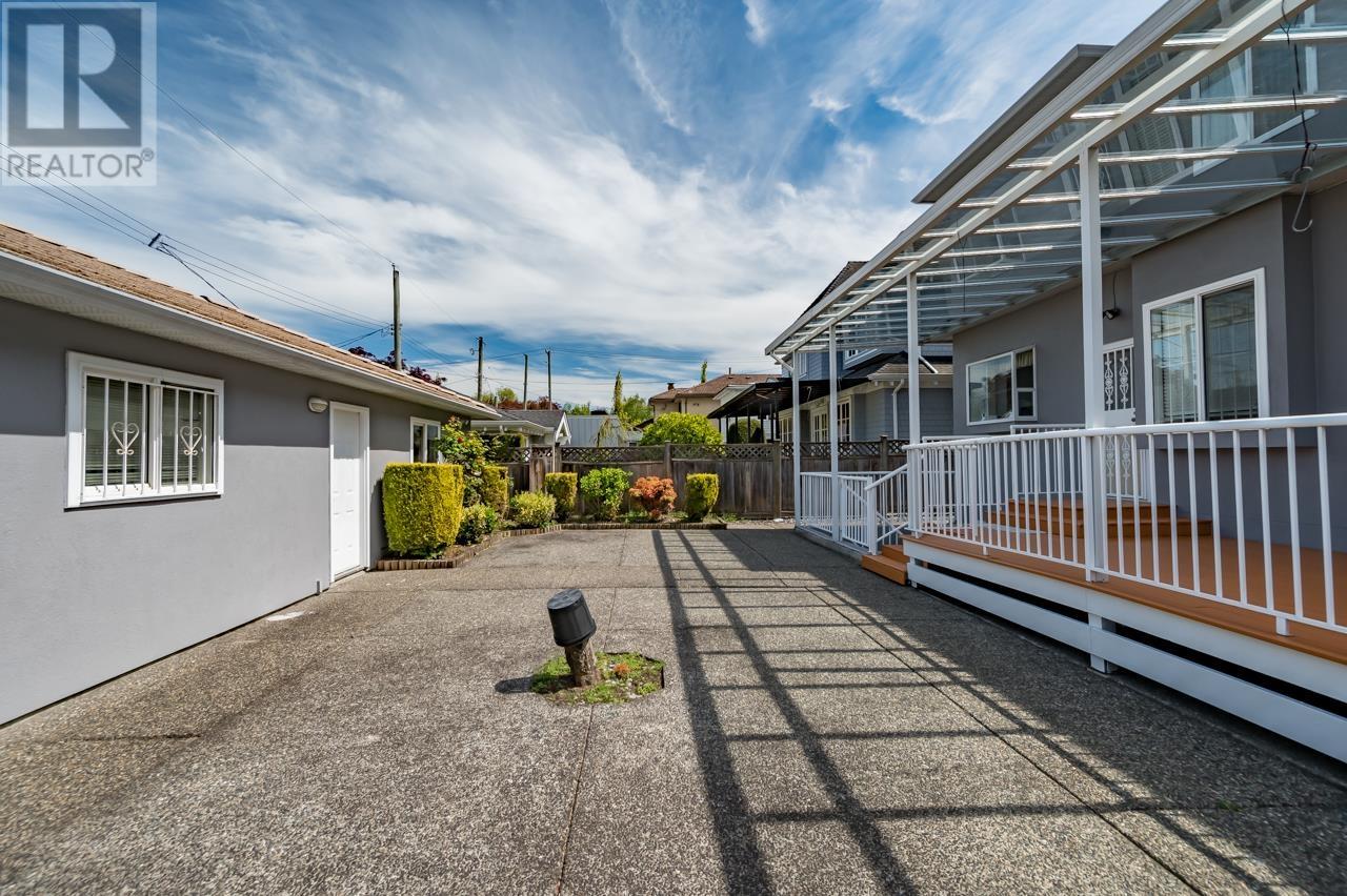 Listing Picture 28 of 29 : 2727 W 24 AVENUE, Vancouver / 溫哥華 - 魯藝地產 Yvonne Lu Group - MLS Medallion Club Member