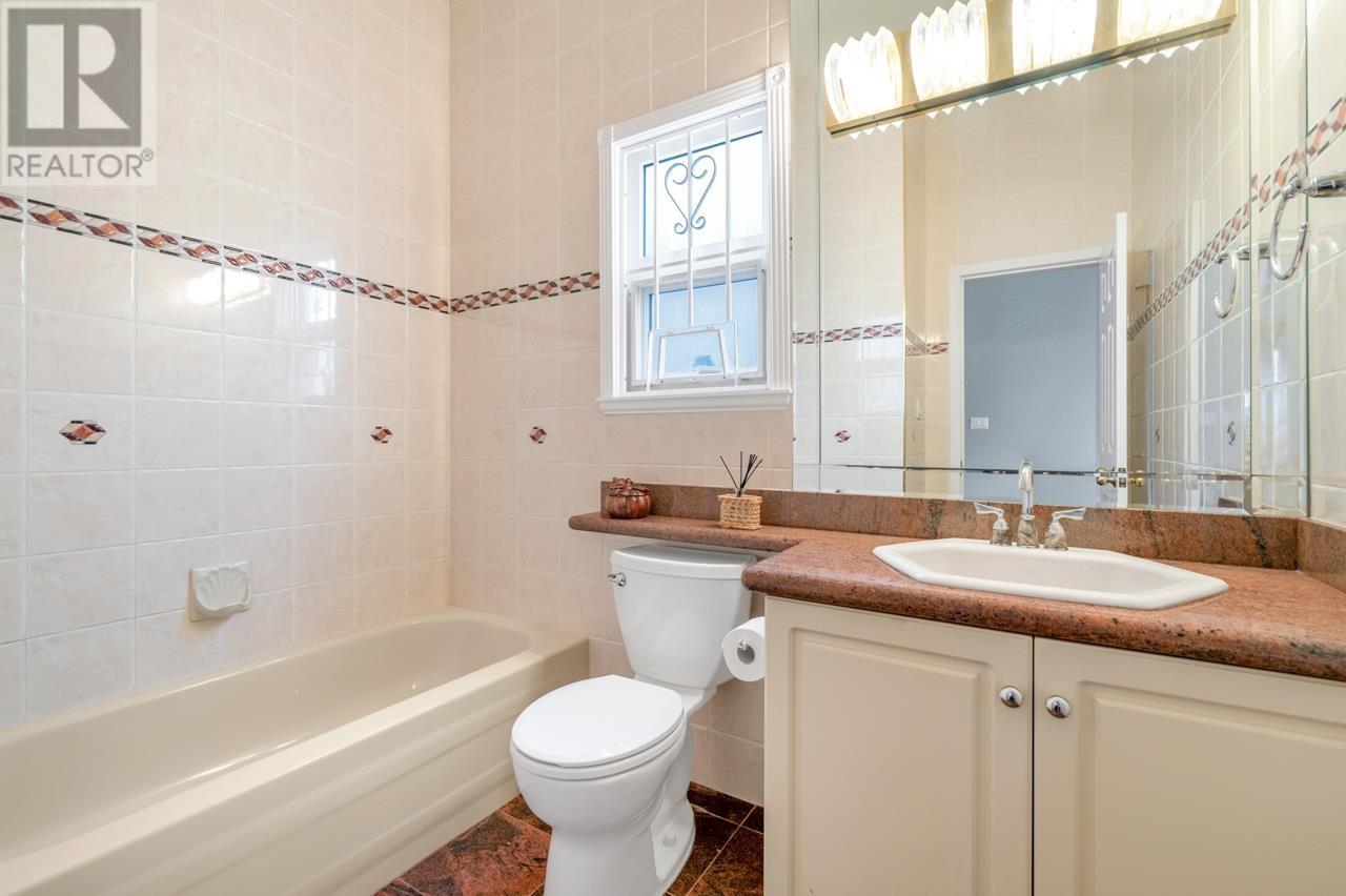 Listing Picture 13 of 29 : 2727 W 24 AVENUE, Vancouver / 溫哥華 - 魯藝地產 Yvonne Lu Group - MLS Medallion Club Member