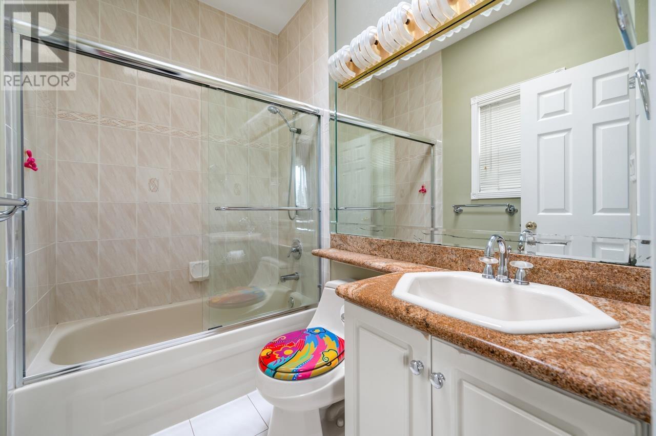 Listing Picture 23 of 29 : 2727 W 24 AVENUE, Vancouver / 溫哥華 - 魯藝地產 Yvonne Lu Group - MLS Medallion Club Member