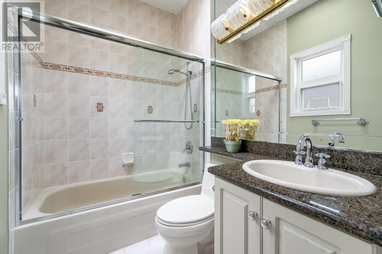 Listing Picture 21 of 29 : 2727 W 24 AVENUE, Vancouver / 溫哥華 - 魯藝地產 Yvonne Lu Group - MLS Medallion Club Member