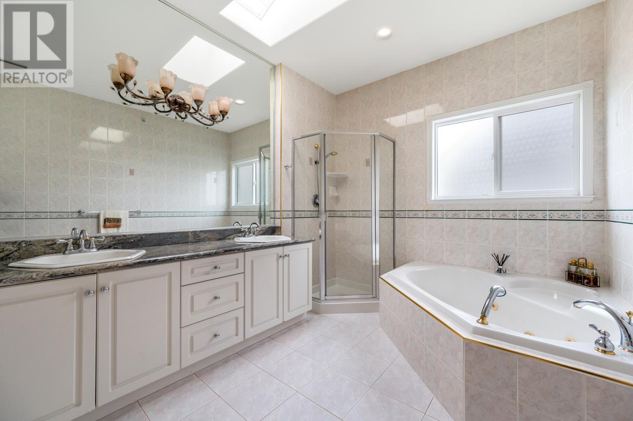 Listing Picture 17 of 29 : 2727 W 24 AVENUE, Vancouver / 溫哥華 - 魯藝地產 Yvonne Lu Group - MLS Medallion Club Member