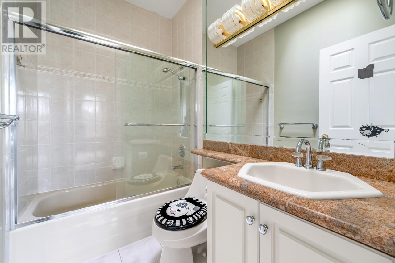 Listing Picture 19 of 29 : 2727 W 24 AVENUE, Vancouver / 溫哥華 - 魯藝地產 Yvonne Lu Group - MLS Medallion Club Member