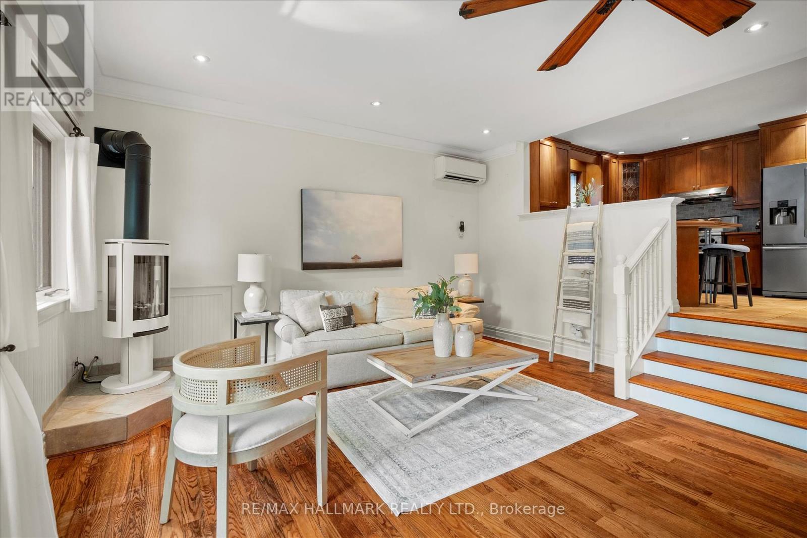34 Munro Park Avenue, Toronto, Ontario  M4E 3M3 - Photo 12 - E12298808