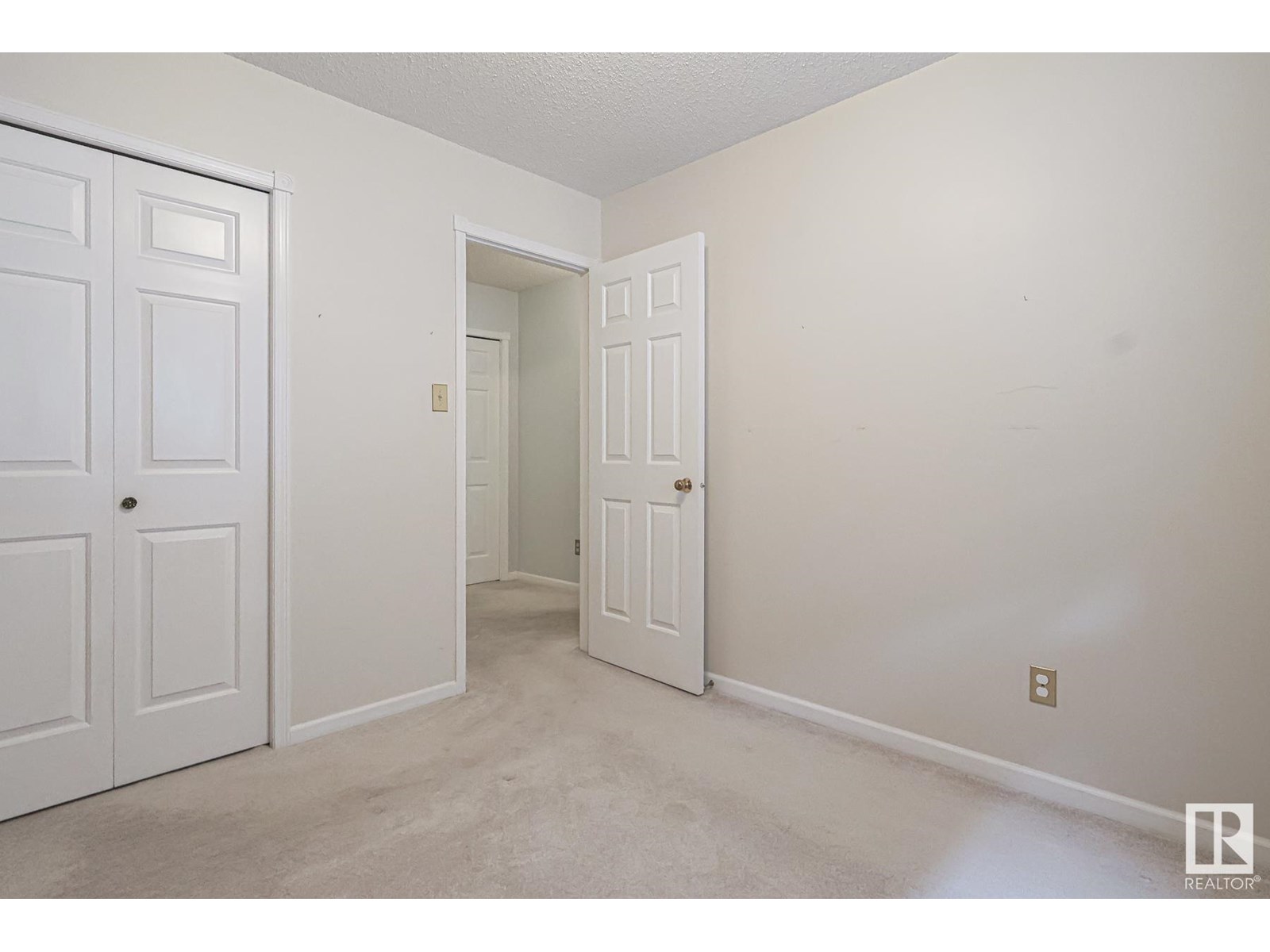 Property at 37 Larch WY NW image 4