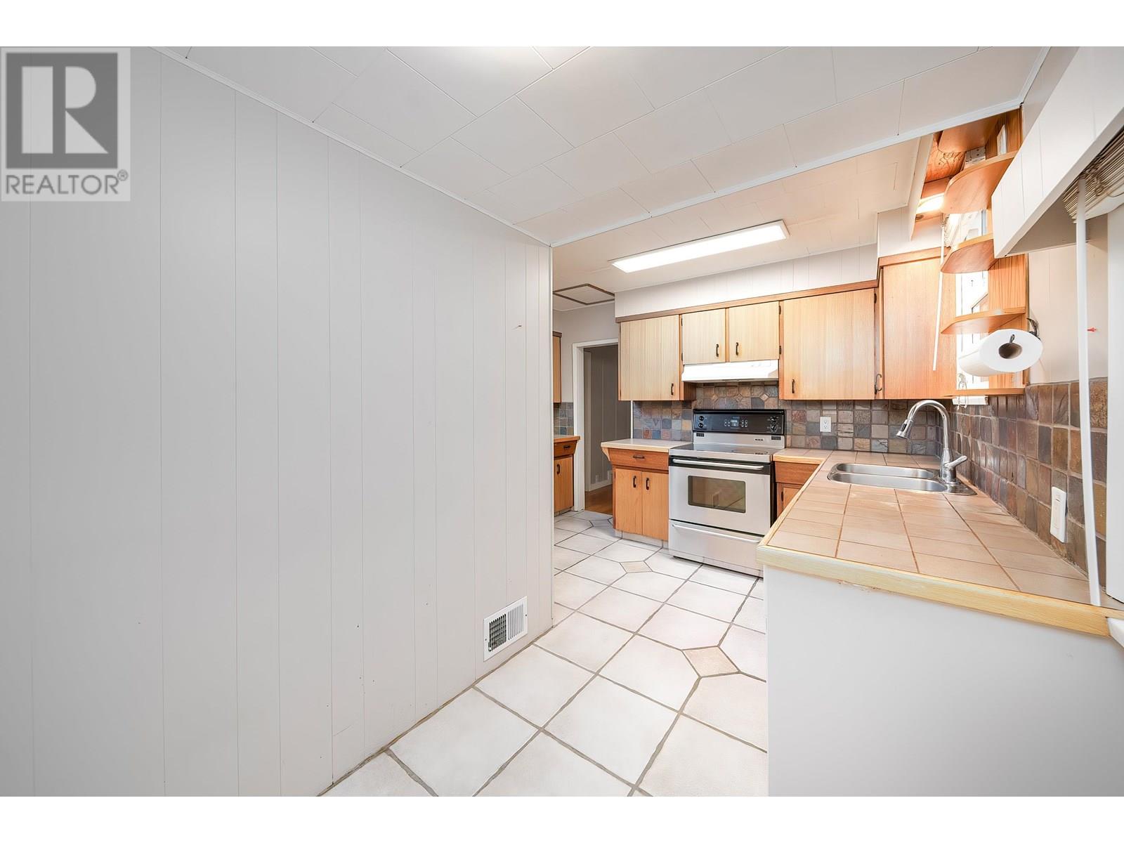454 Kelly Street, New Westminster, British Columbia  V3L 3T9 - Photo 11 - R2985601