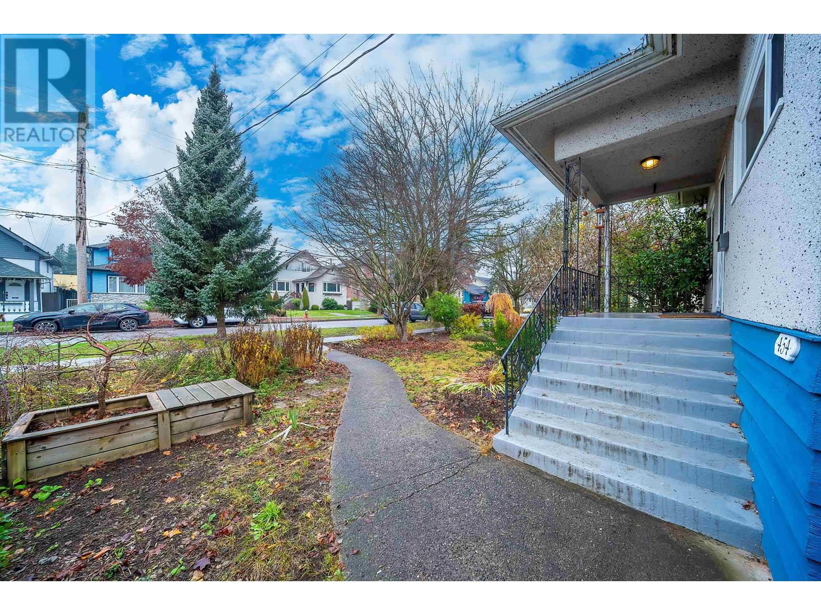 454 Kelly Street, New Westminster, British Columbia  V3L 3T9 - Photo 2 - R2985601