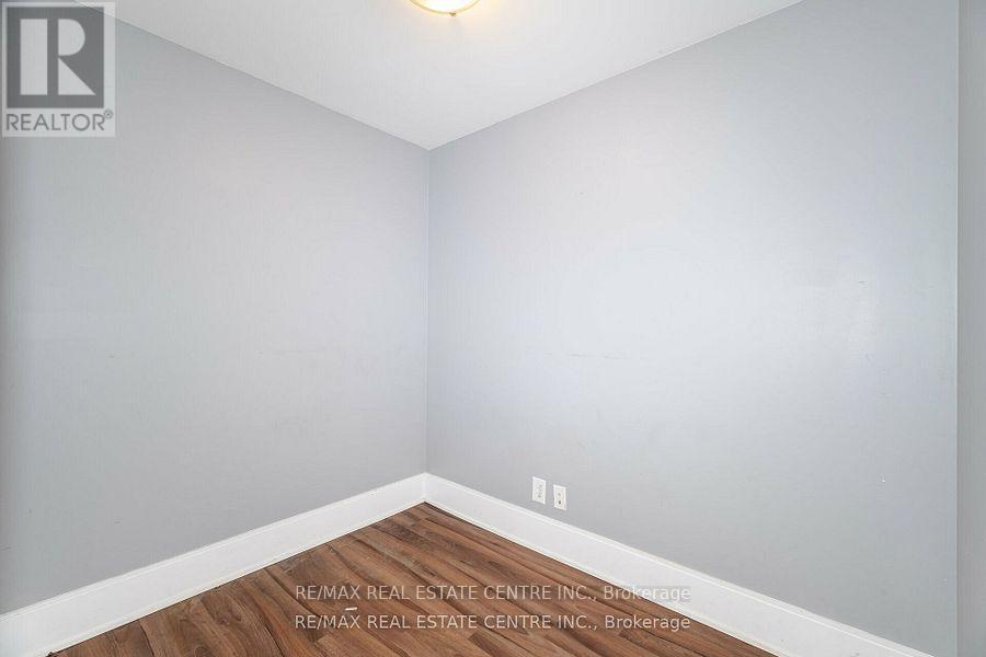 204 - 330 Burnhamthorpe Road, Mississauga, Ontario  L5B 0E1 - Photo 18 - W12302472
