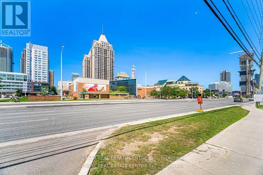 204 - 330 Burnhamthorpe Road, Mississauga, Ontario  L5B 0E1 - Photo 38 - W12302472