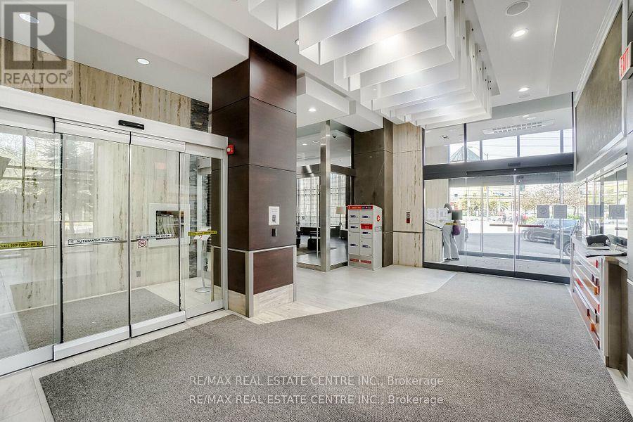 204 - 330 Burnhamthorpe Road, Mississauga, Ontario  L5B 0E1 - Photo 4 - W12302472