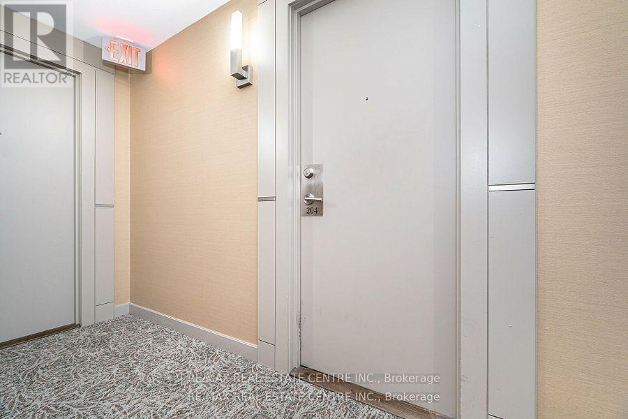 204 - 330 Burnhamthorpe Road, Mississauga, Ontario  L5B 0E1 - Photo 9 - W12302472
