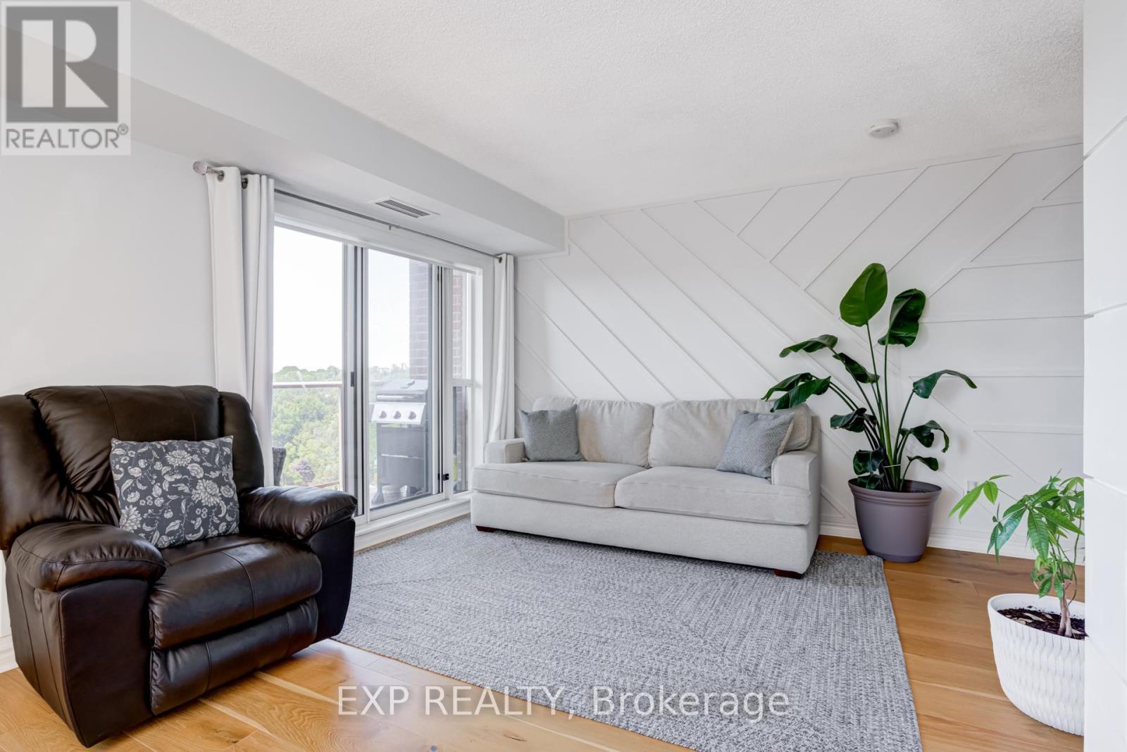 1002 - 2088 Lawrence Avenue W, Toronto, Ontario  M9N 3Z9 - Photo 4 - W12302480