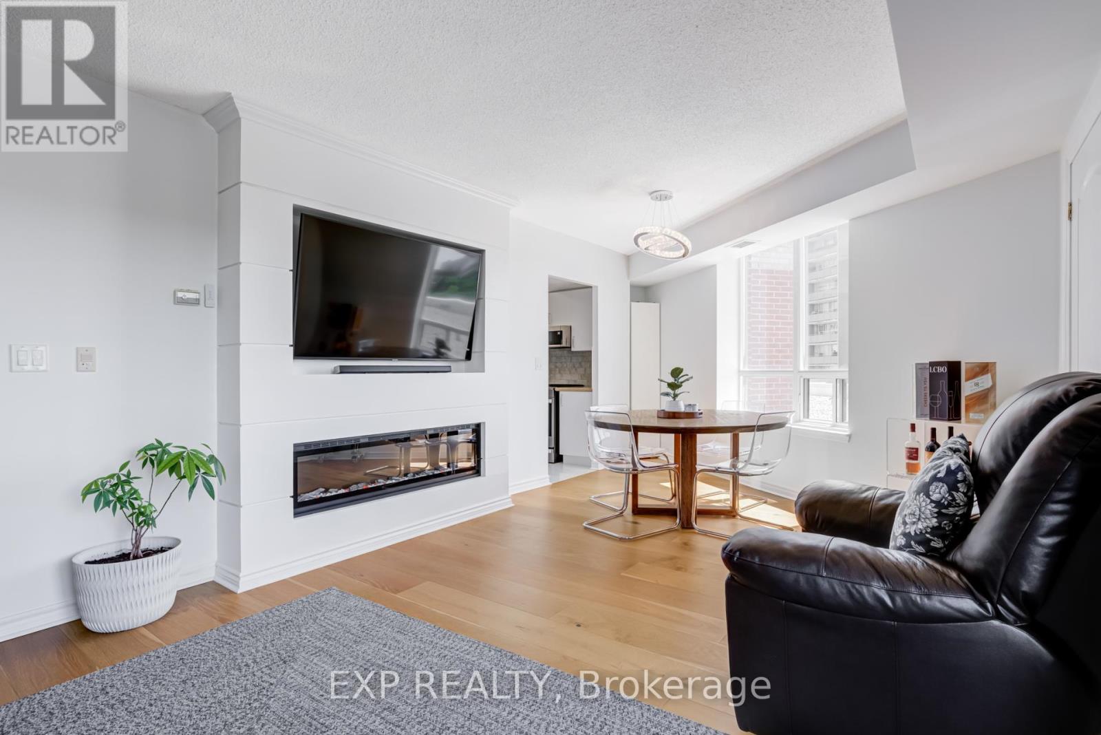 1002 - 2088 Lawrence Avenue W, Toronto, Ontario  M9N 3Z9 - Photo 5 - W12302480