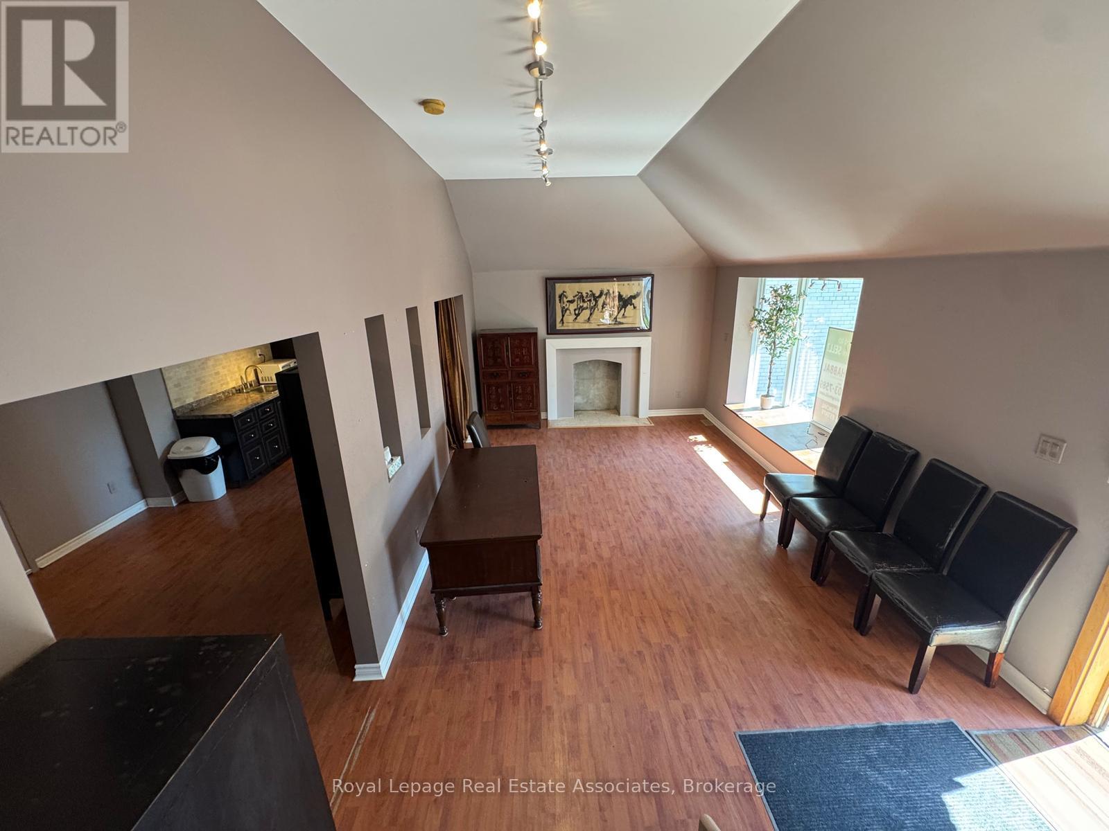 270 Lakeshore Road E, Mississauga, Ontario  L5G 1H1 - Photo 2 - W12302601