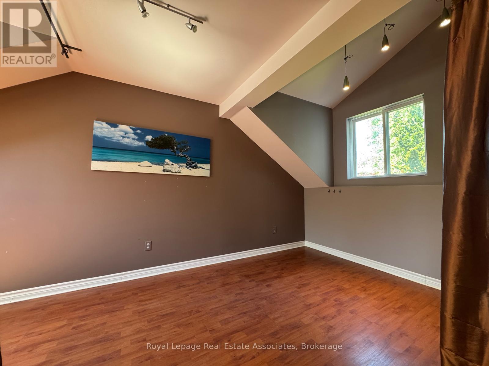 270 Lakeshore Road E, Mississauga, Ontario  L5G 1H1 - Photo 8 - W12302601