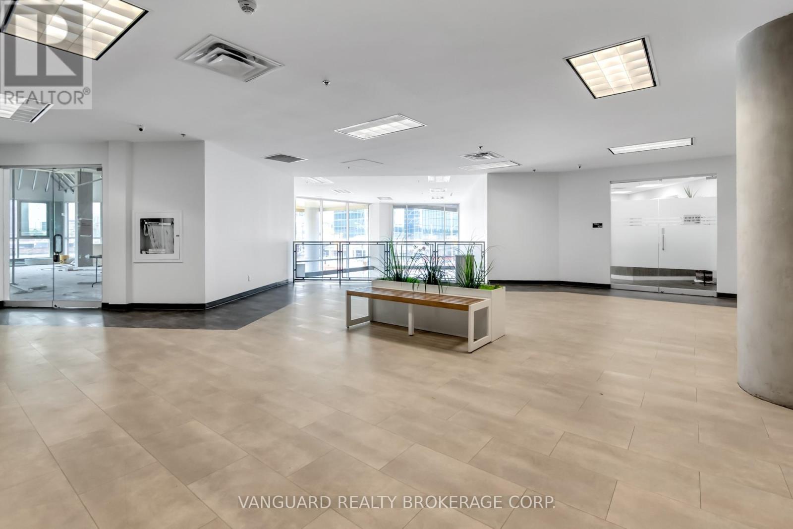 401 - 1275 Finch Avenue W, Toronto, Ontario  M3J 0L5 - Photo 5 - W12302604