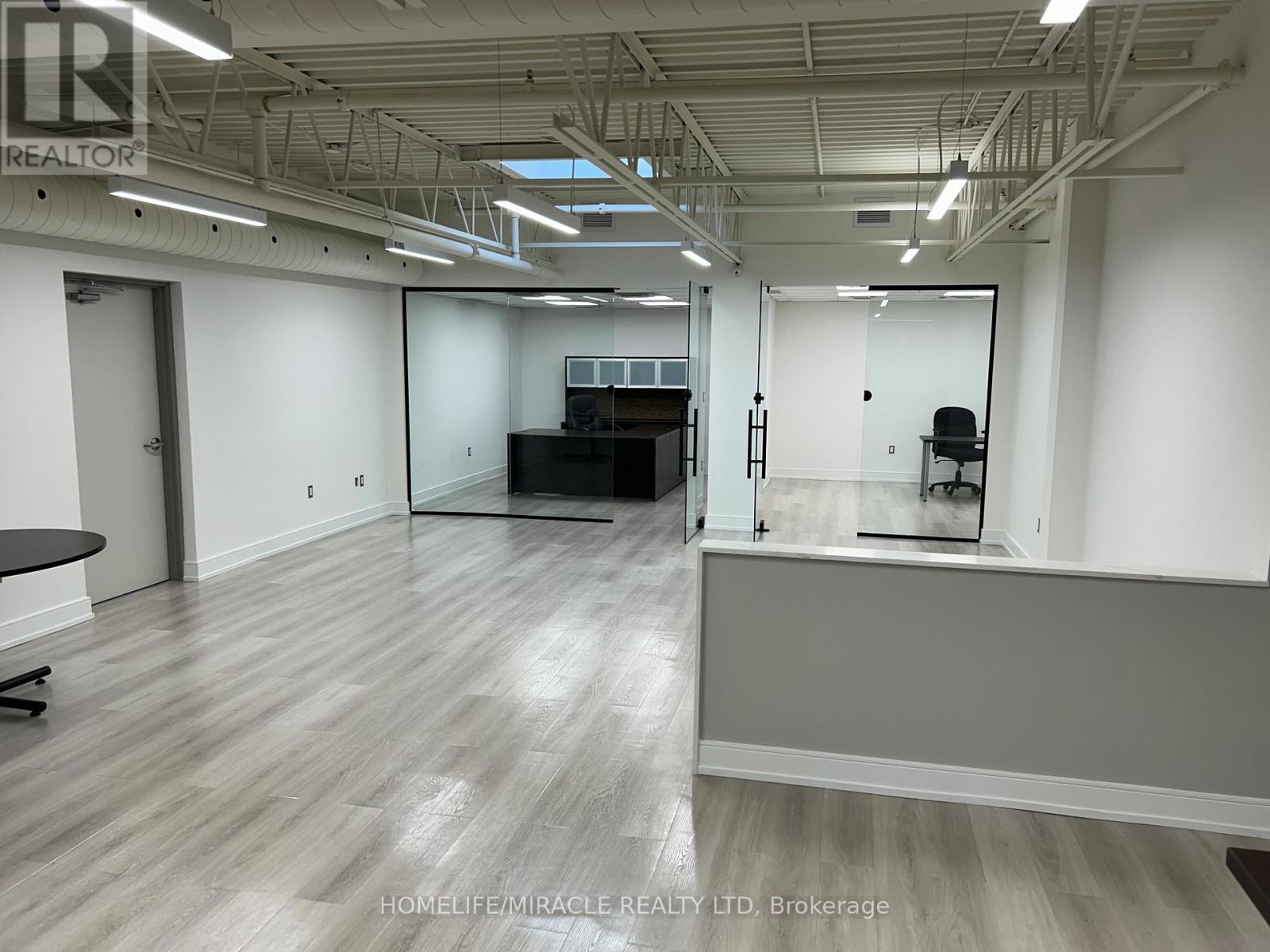 2 (Upper Level) - 2001 Albion Road, Toronto, Ontario  M9W 6V6 - Photo 20 - W12301291