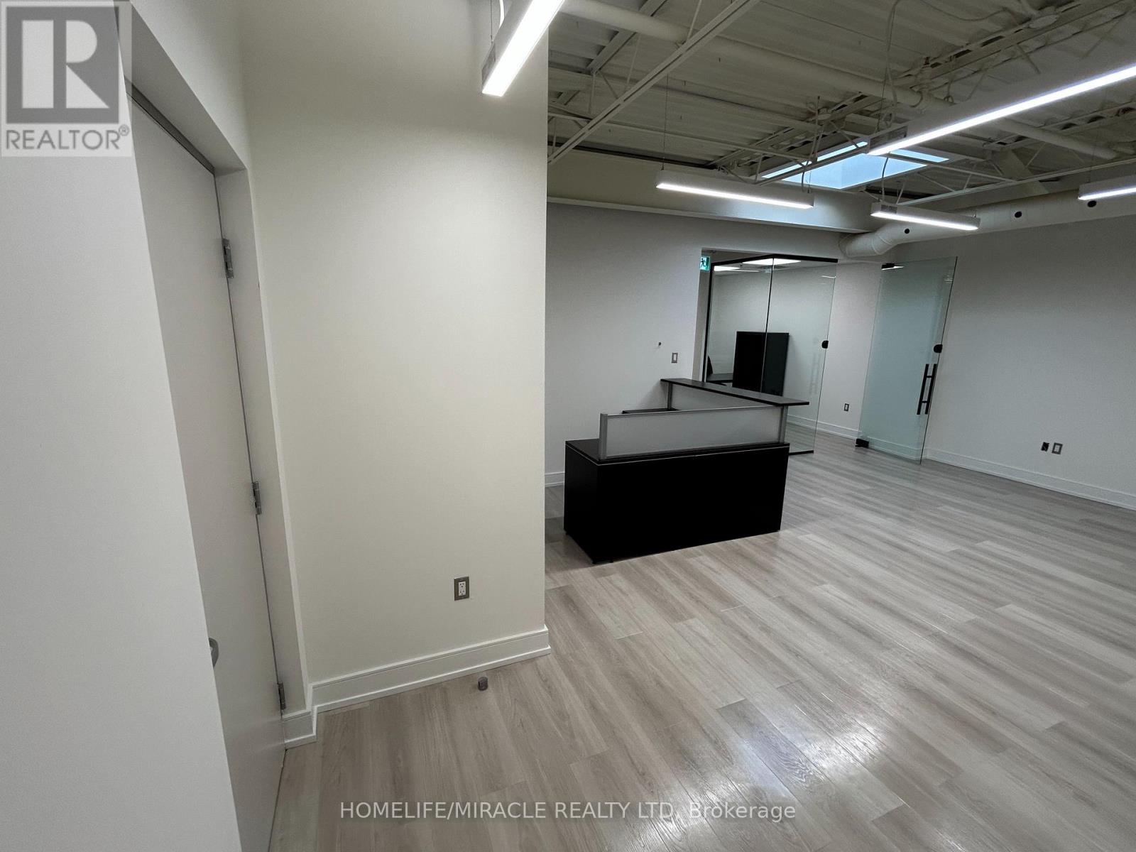 1 (Upper Level) - 2001 Albion Road, Toronto, Ontario  M9W 6V6 - Photo 6 - W12301323