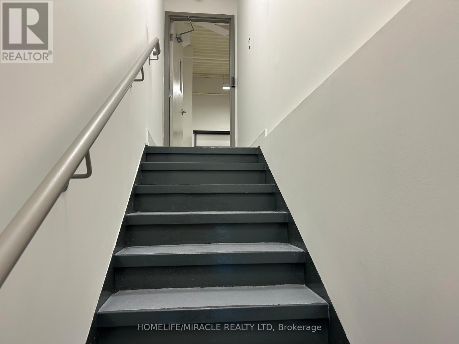 2 (Upper Level) - 2001 Albion Road, Toronto, Ontario  M9W 6V6 - Photo 15 - W12301291