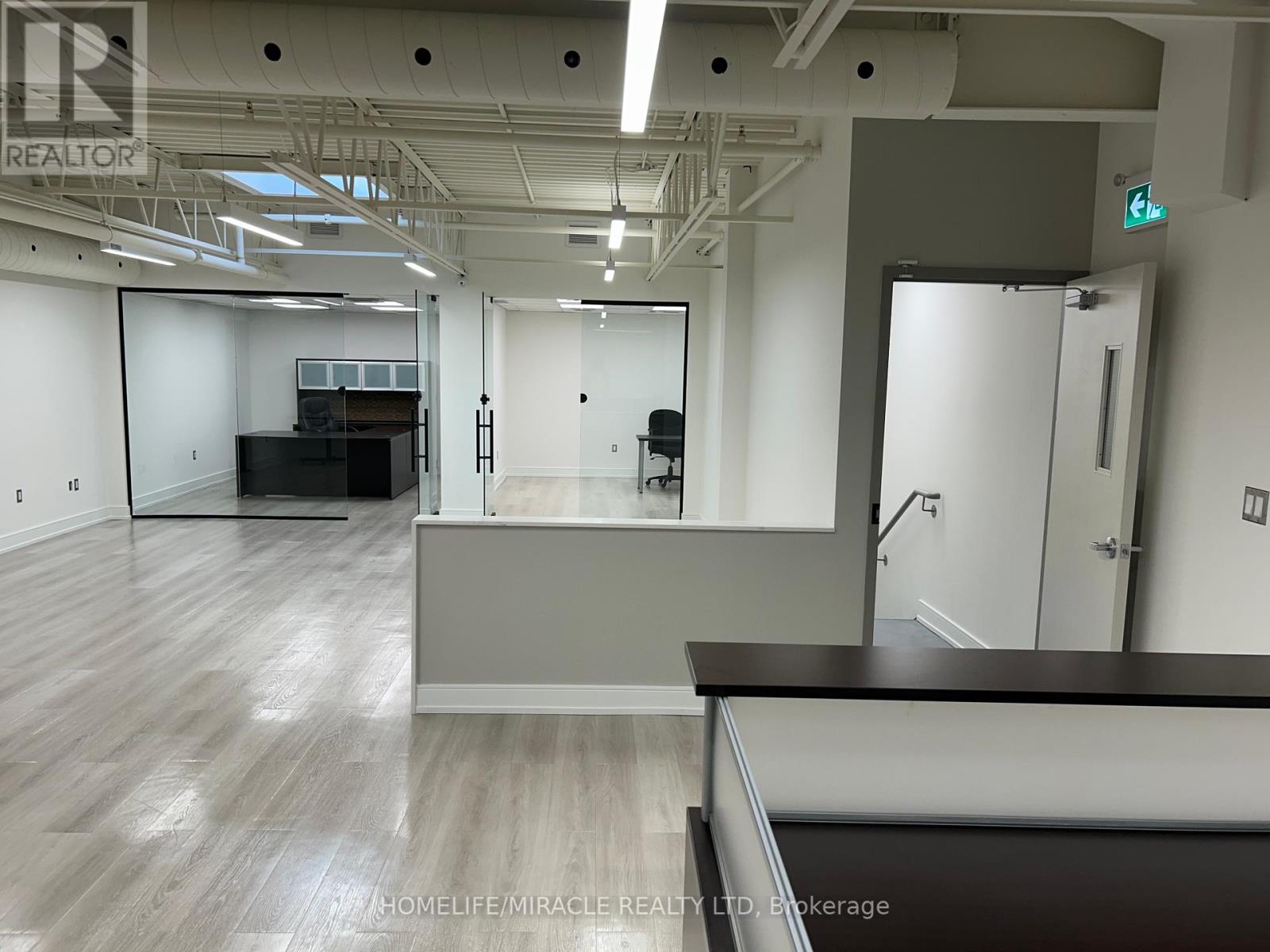 2 (Upper Level) - 2001 Albion Road, Toronto, Ontario  M9W 6V6 - Photo 21 - W12301291