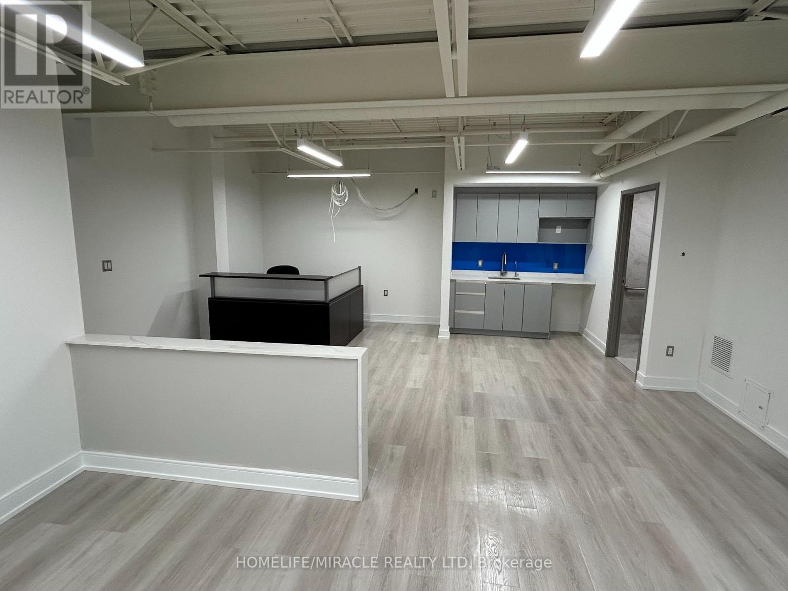 2 (Upper Level) - 2001 Albion Road, Toronto, Ontario  M9W 6V6 - Photo 11 - W12301291