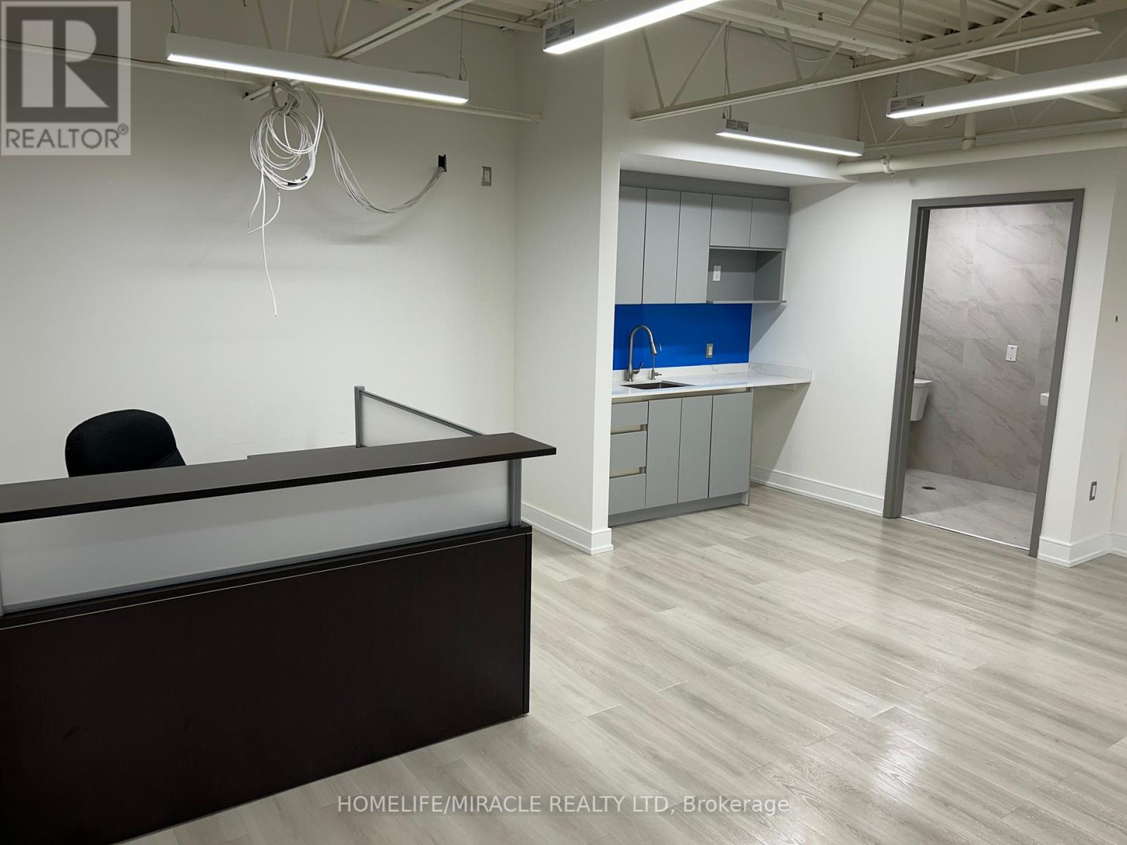 2 (Upper Level) - 2001 Albion Road, Toronto, Ontario  M9W 6V6 - Photo 18 - W12301291