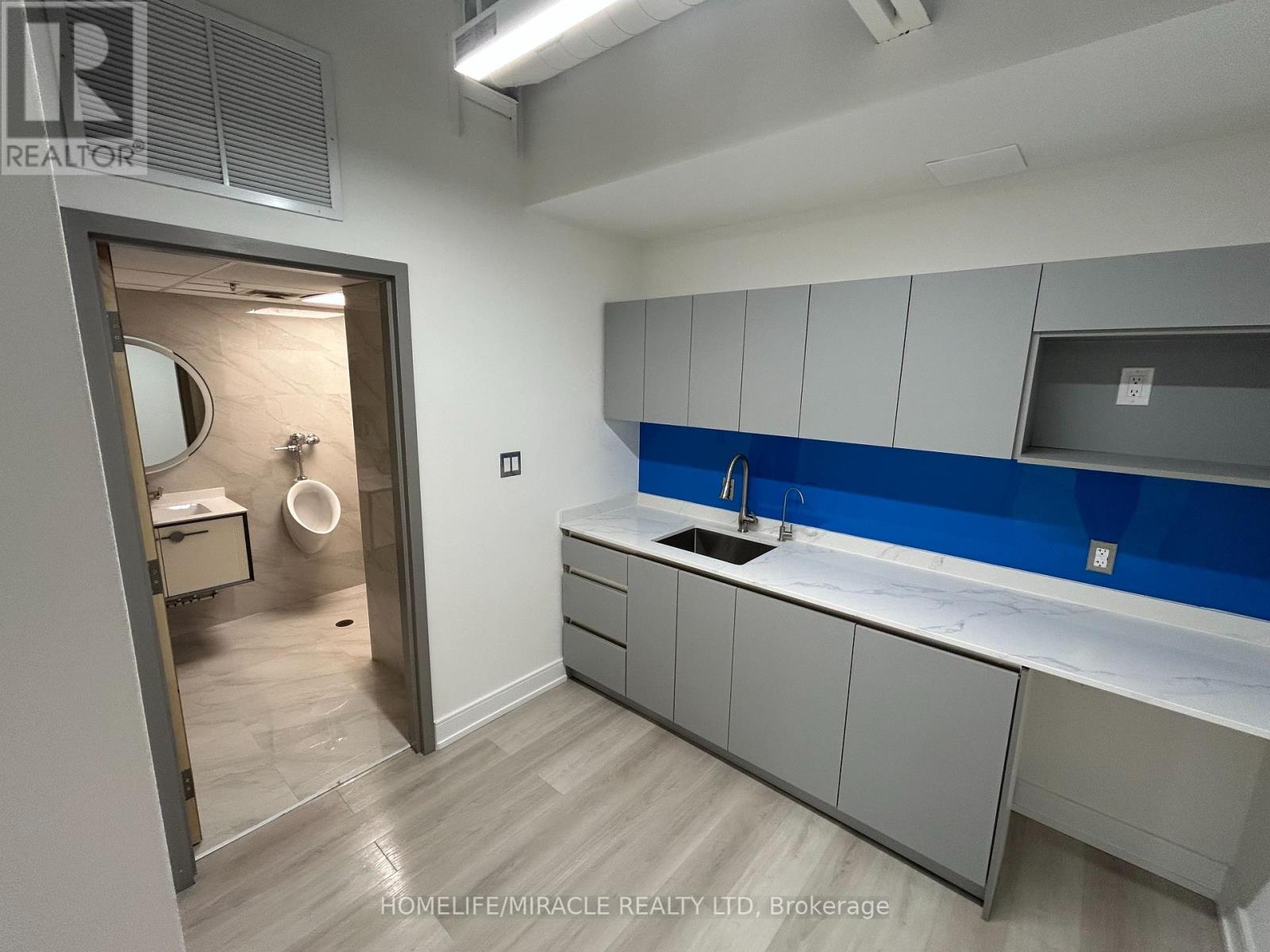 1 (Upper Level) - 2001 Albion Road, Toronto, Ontario  M9W 6V6 - Photo 10 - W12301323