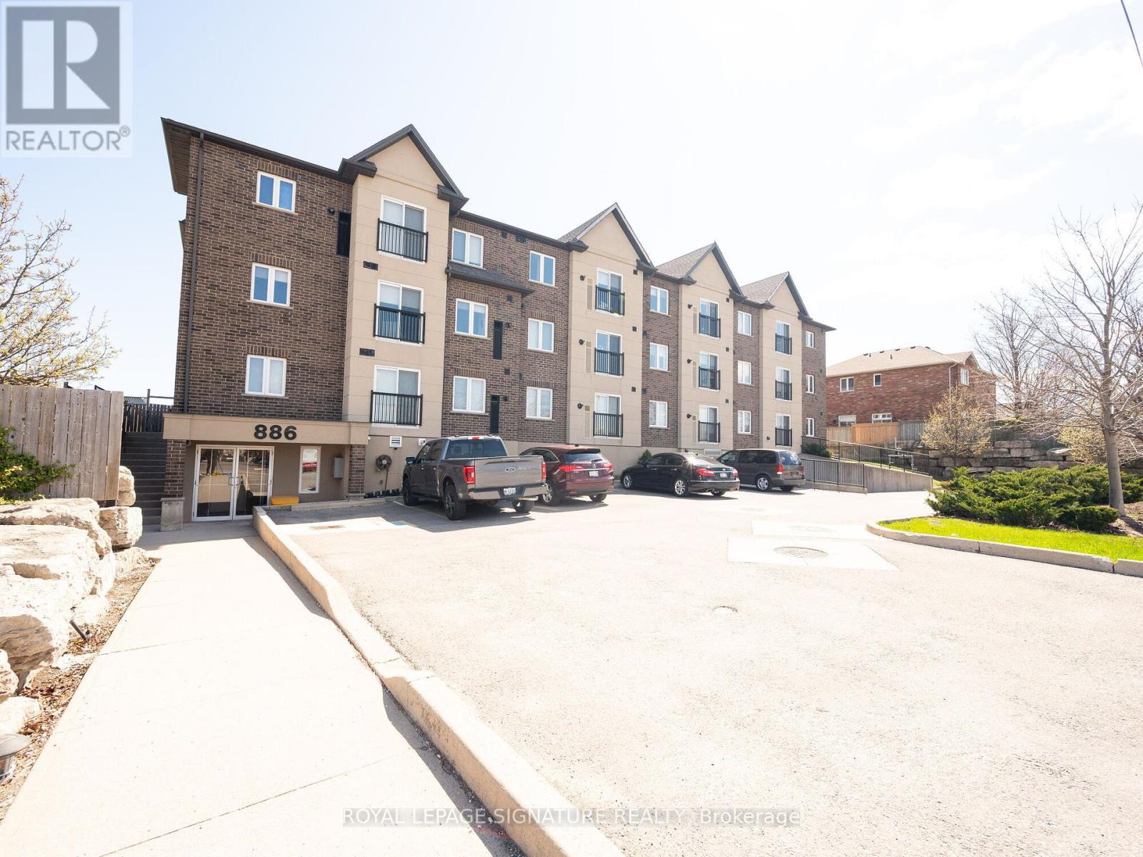 Property at 205 - 886 GOLF LINKS ROAD image 1