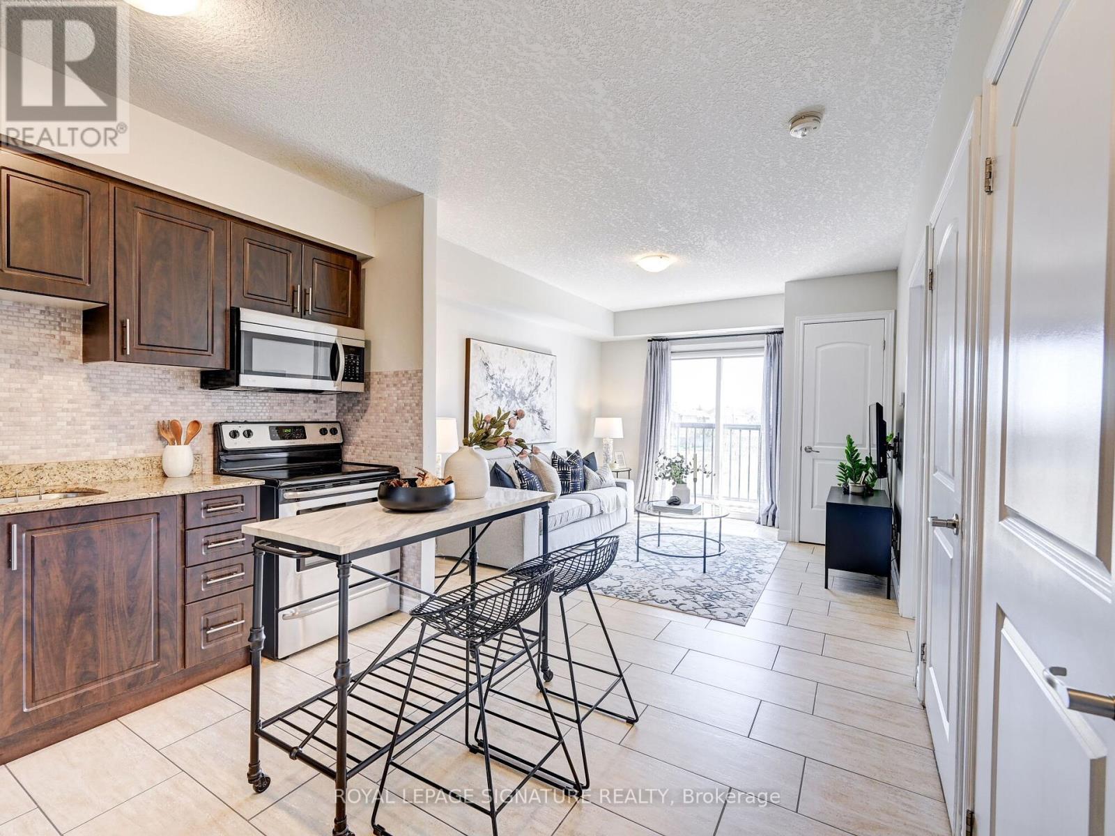 Property at 205 - 886 GOLF LINKS ROAD image 2