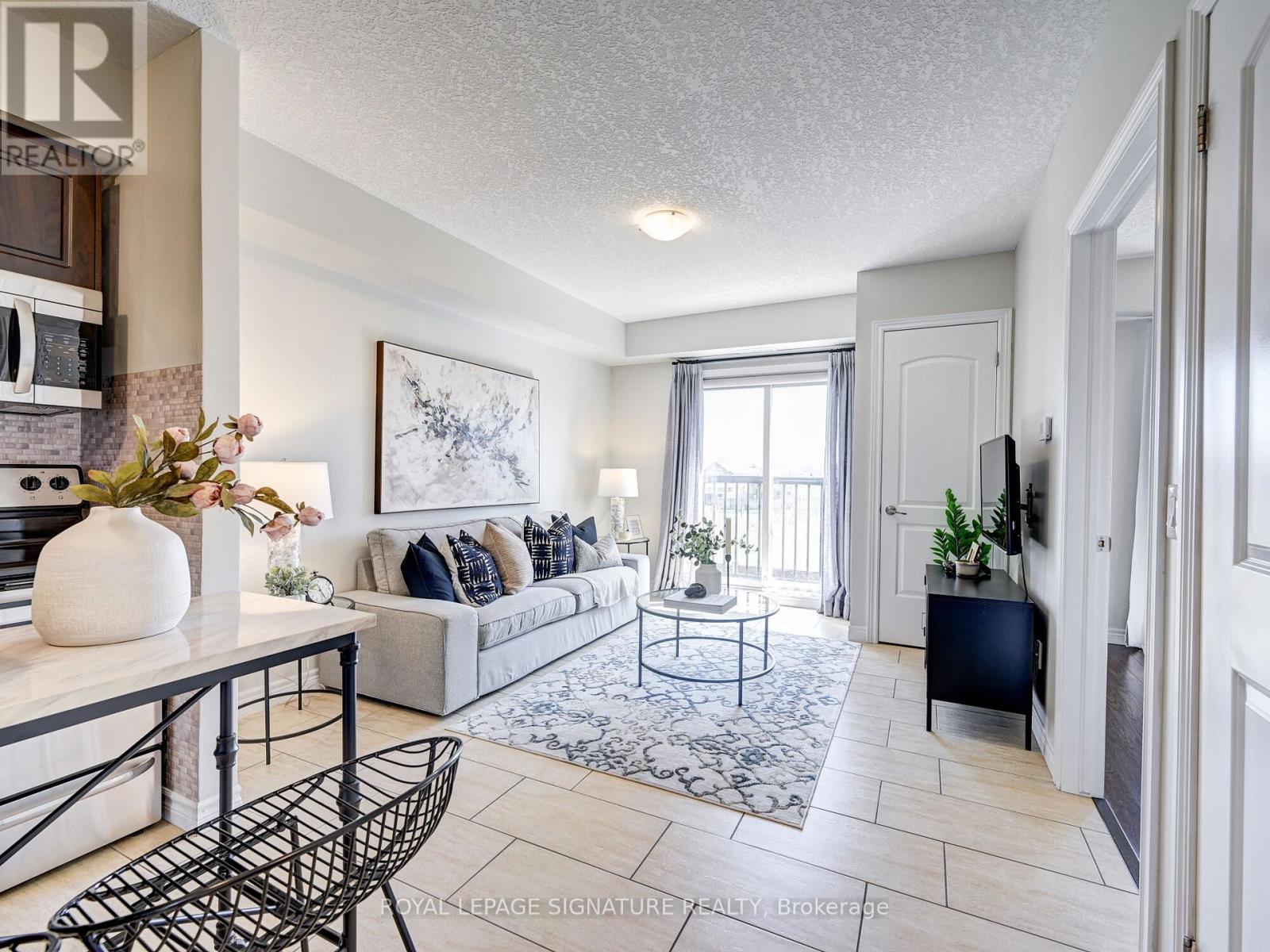 Property at 205 - 886 GOLF LINKS ROAD image 3