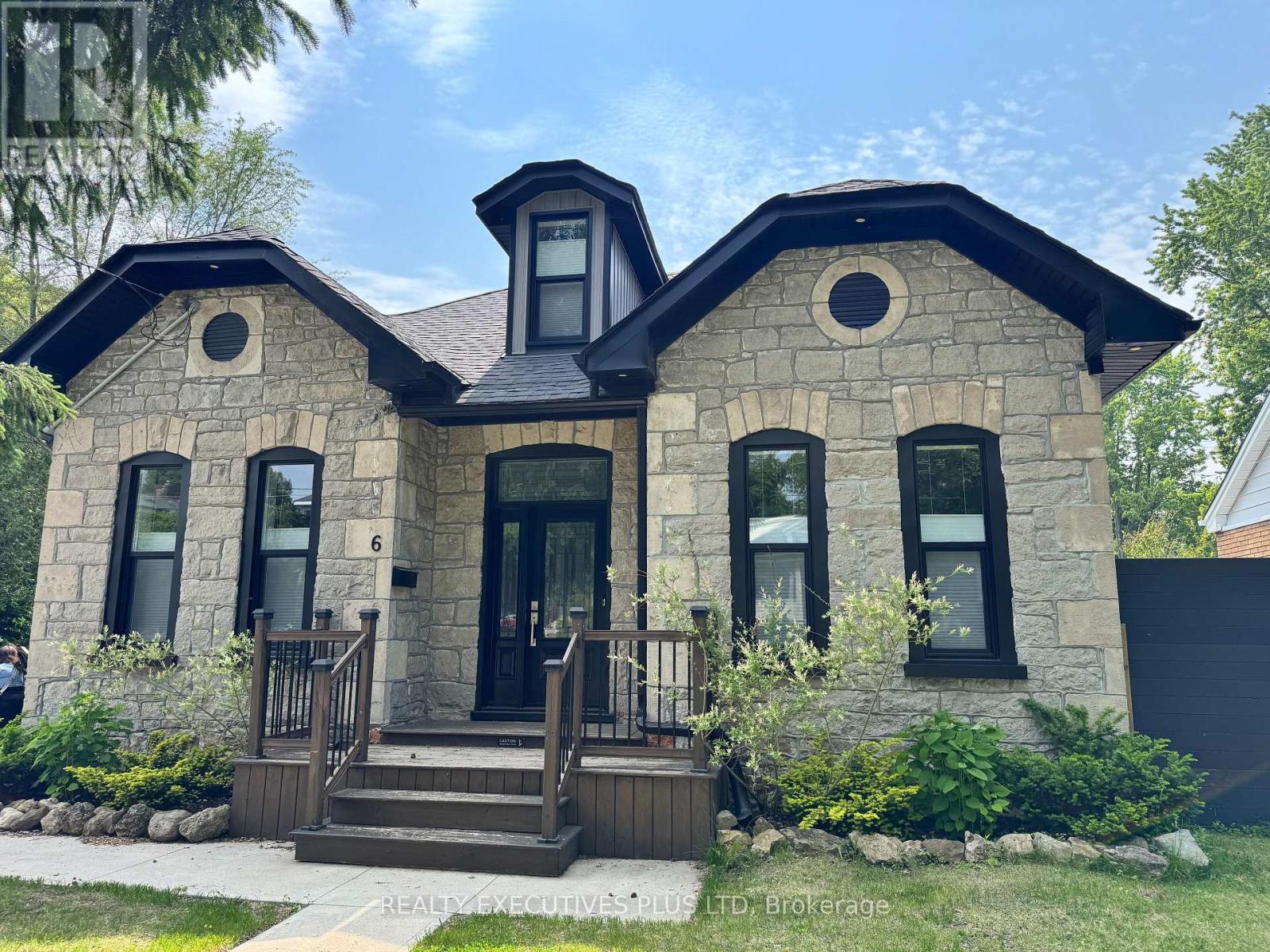 Property at 6 ELGIN STREET N image 2