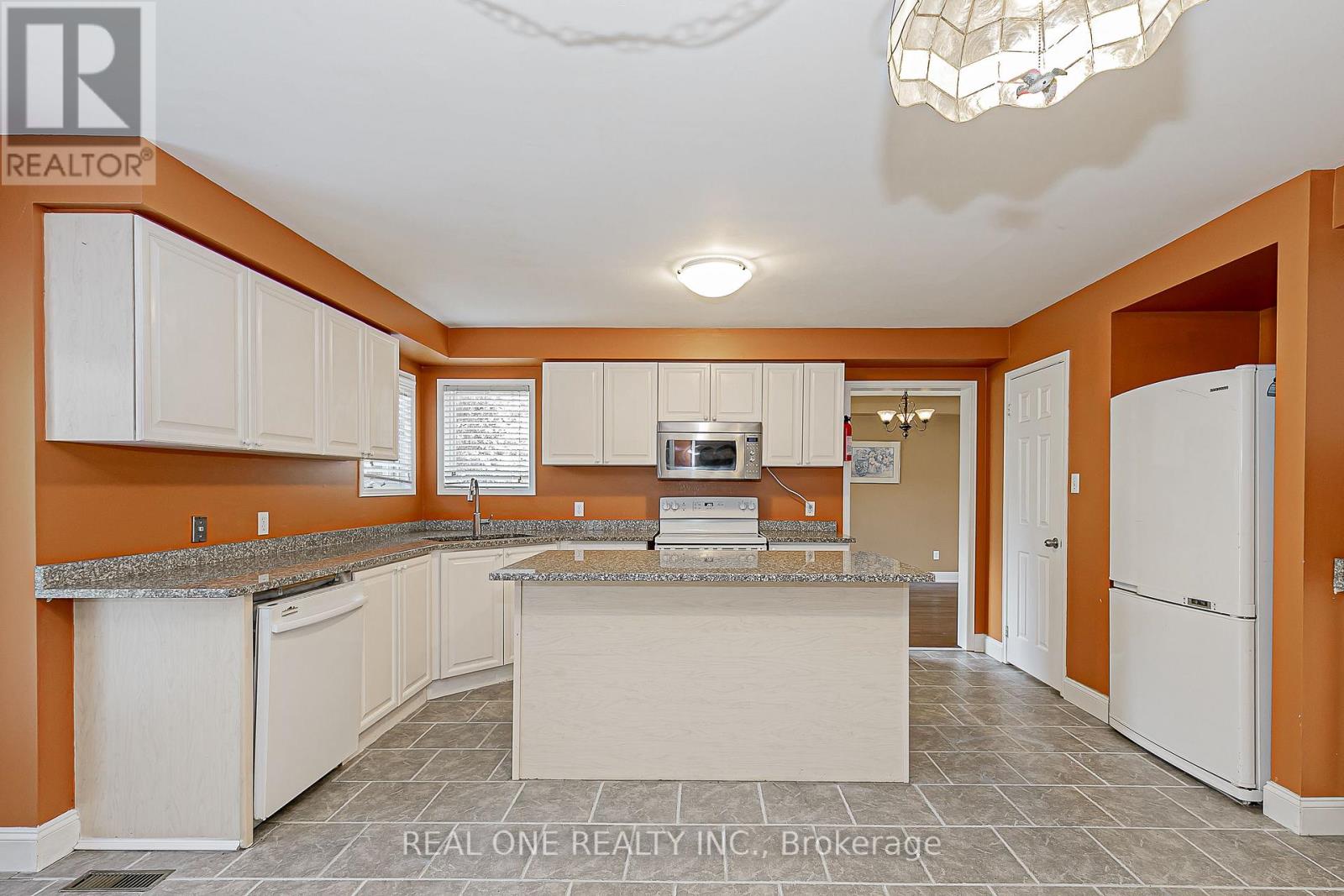 493 Sandalwood Court, Oshawa, Ontario  L1G 7X9 - Photo 17 - E12301221