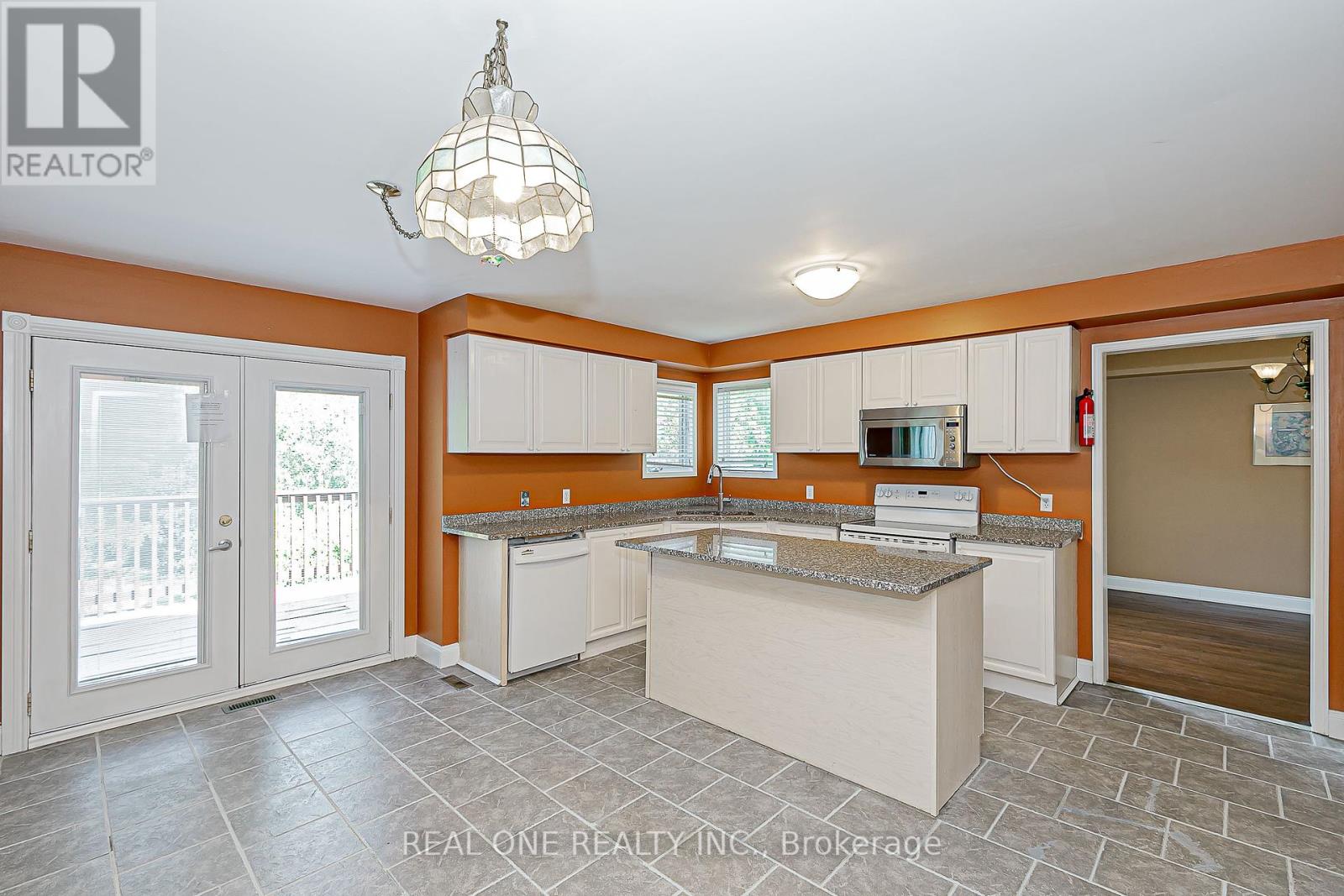 493 Sandalwood Court, Oshawa, Ontario  L1G 7X9 - Photo 15 - E12301221