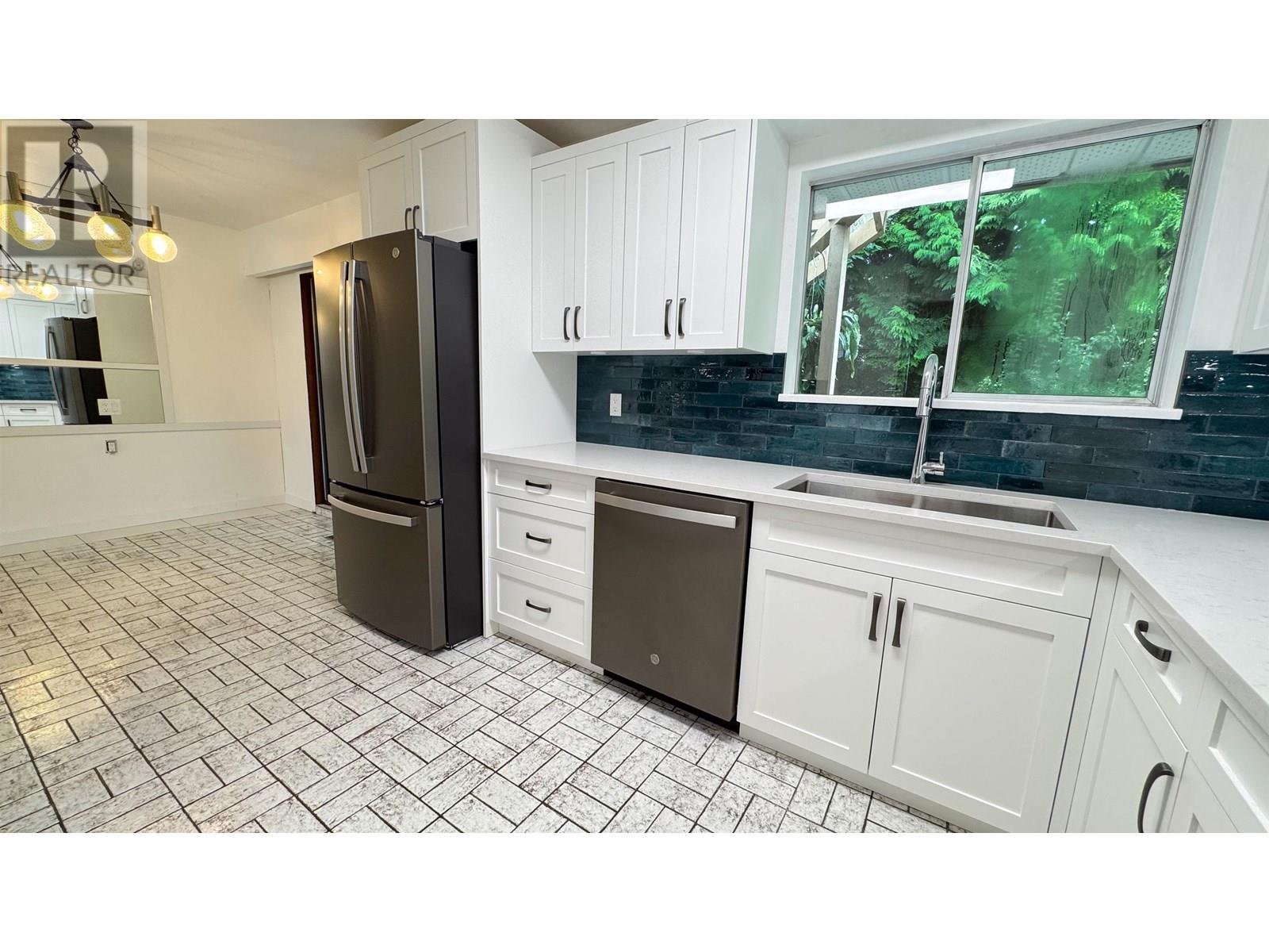 646 Claremont Street, Coquitlam, British Columbia  V3J 3T4 - Photo 8 - R3027646