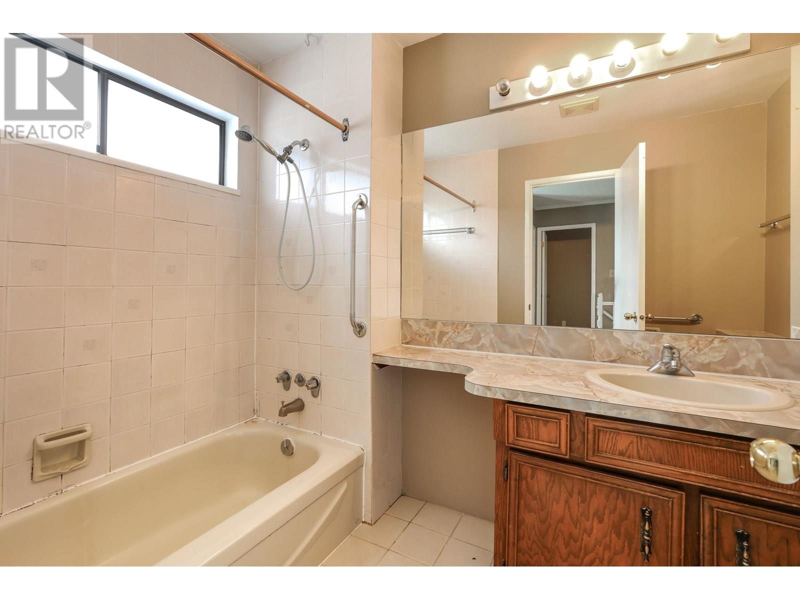 9811 Gilbert Crescent, Richmond, British Columbia  V7E 1H7 - Photo 19 - R3028510