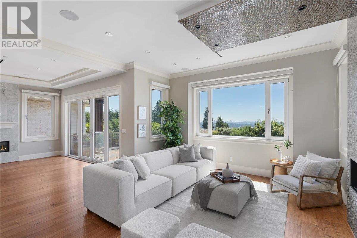 Property at 2171 QUEENS AVENUE image 4
