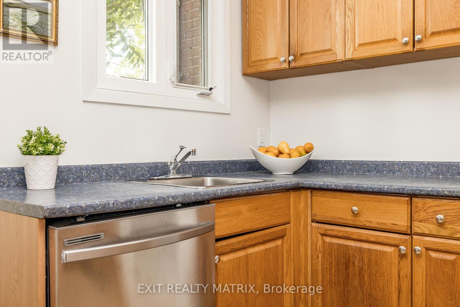 968 Meadowlands Drive, Ottawa, Ontario  K2C 0K3 - Photo 13 - X12302886