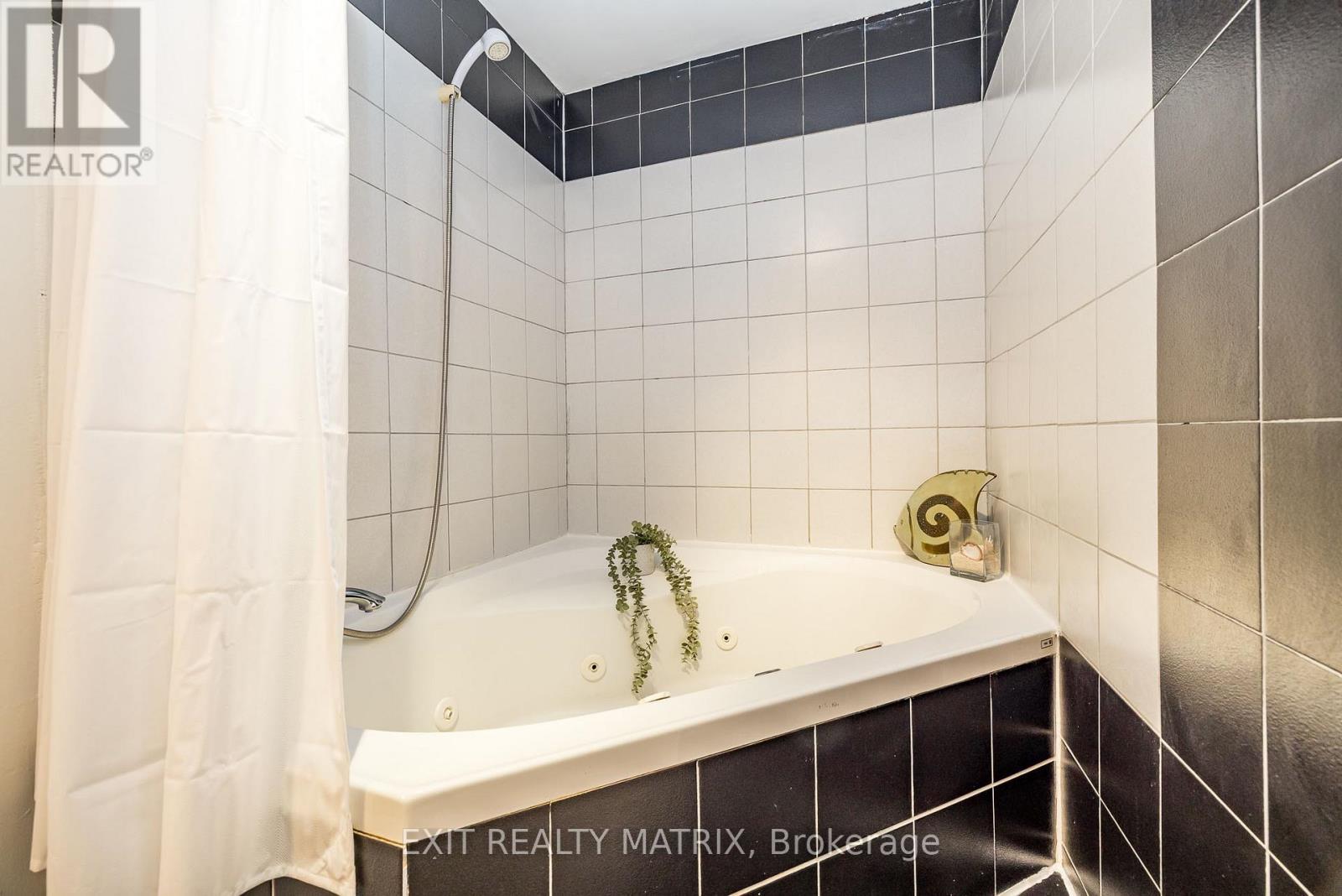968 Meadowlands Drive, Ottawa, Ontario  K2C 0K3 - Photo 22 - X12302886