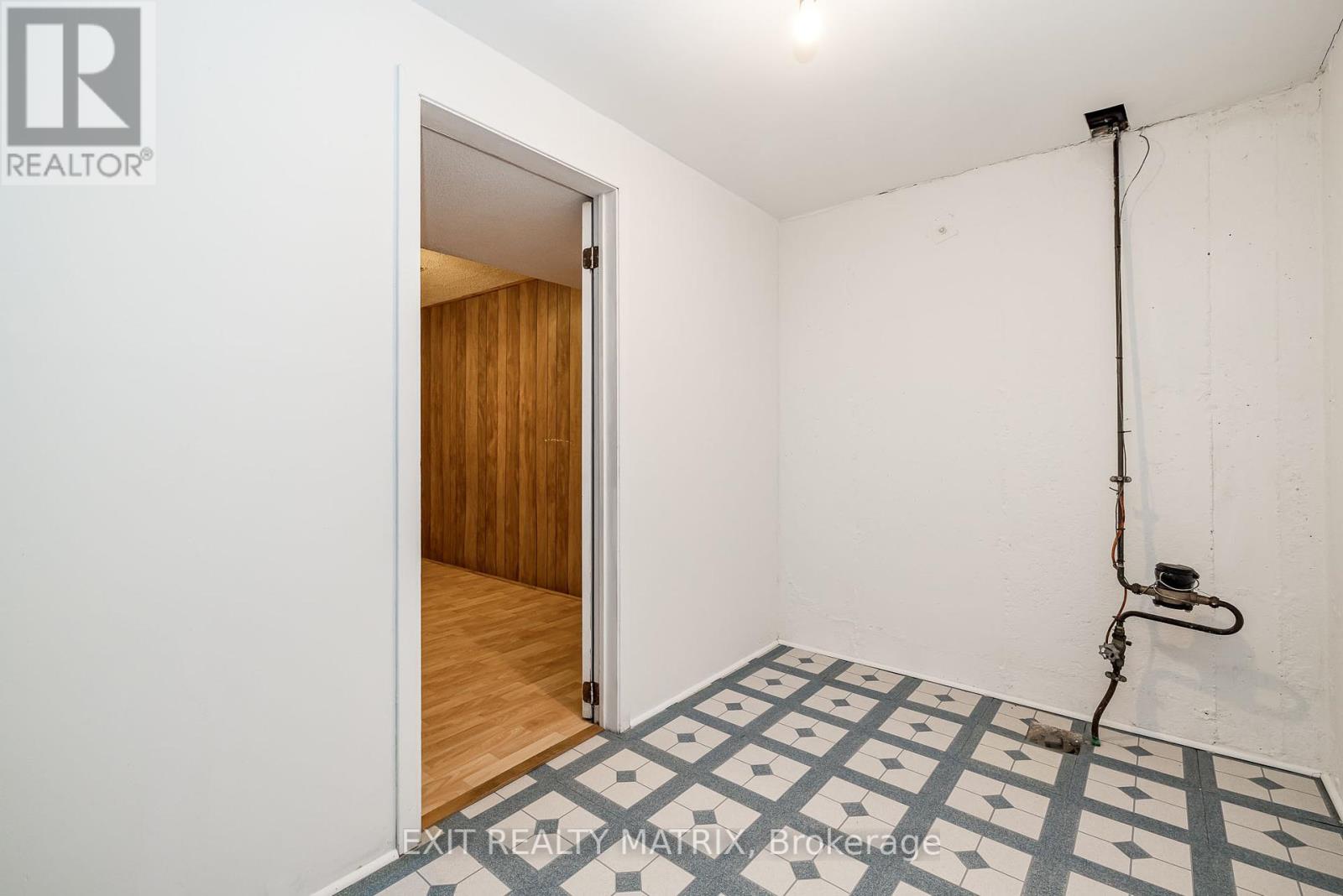 968 Meadowlands Drive, Ottawa, Ontario  K2C 0K3 - Photo 28 - X12302886