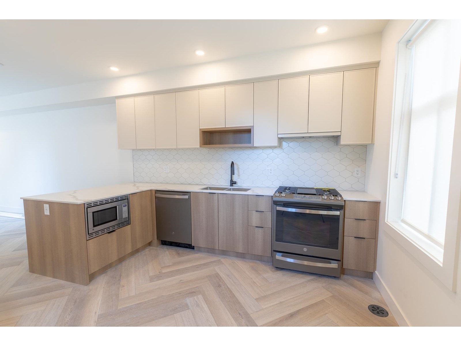 Property at 157 2350 165 STREET image 3