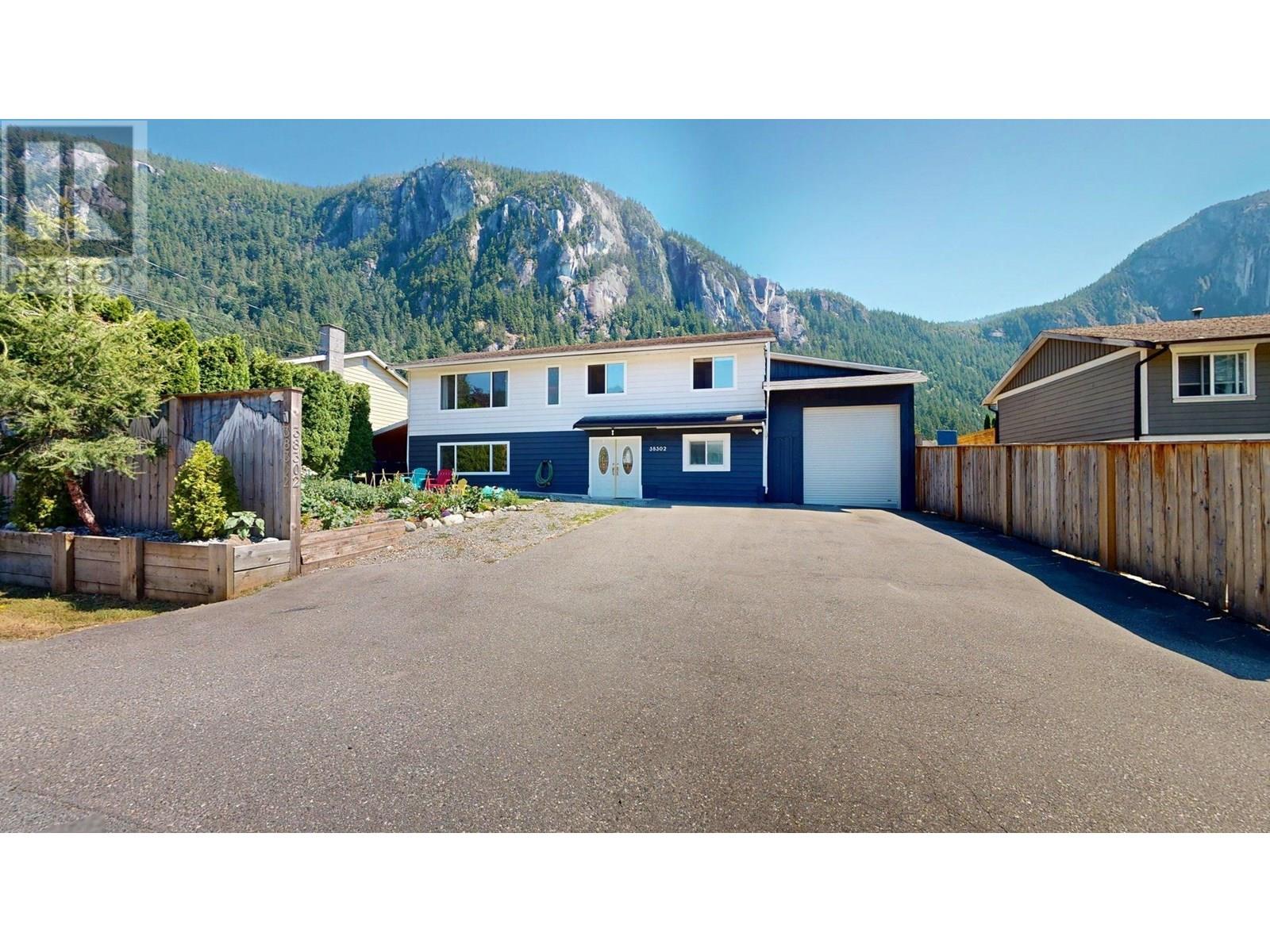 Property at 38302 HEMLOCK AVENUE image 2