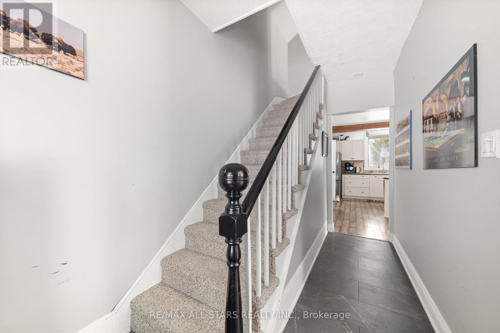 Property at 32 BOND STREET E image 5